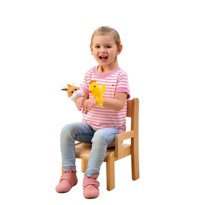 Spielzeugfigur, Stofftier, Puppenfigur, Kuscheltier, Kinderstuhl