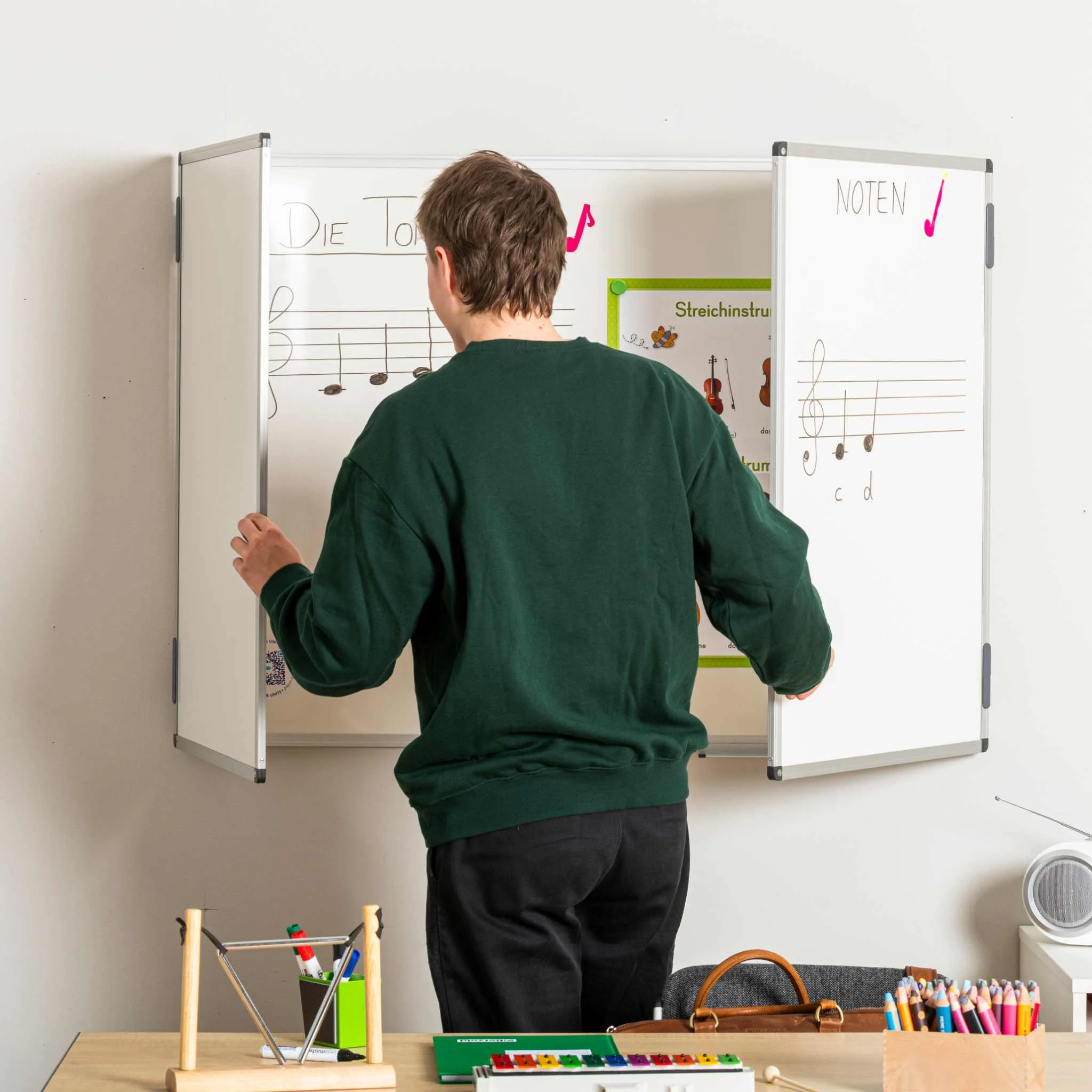 Whiteboard, Lehrer, Musikunterricht, Markerboard, Grüner Pullover