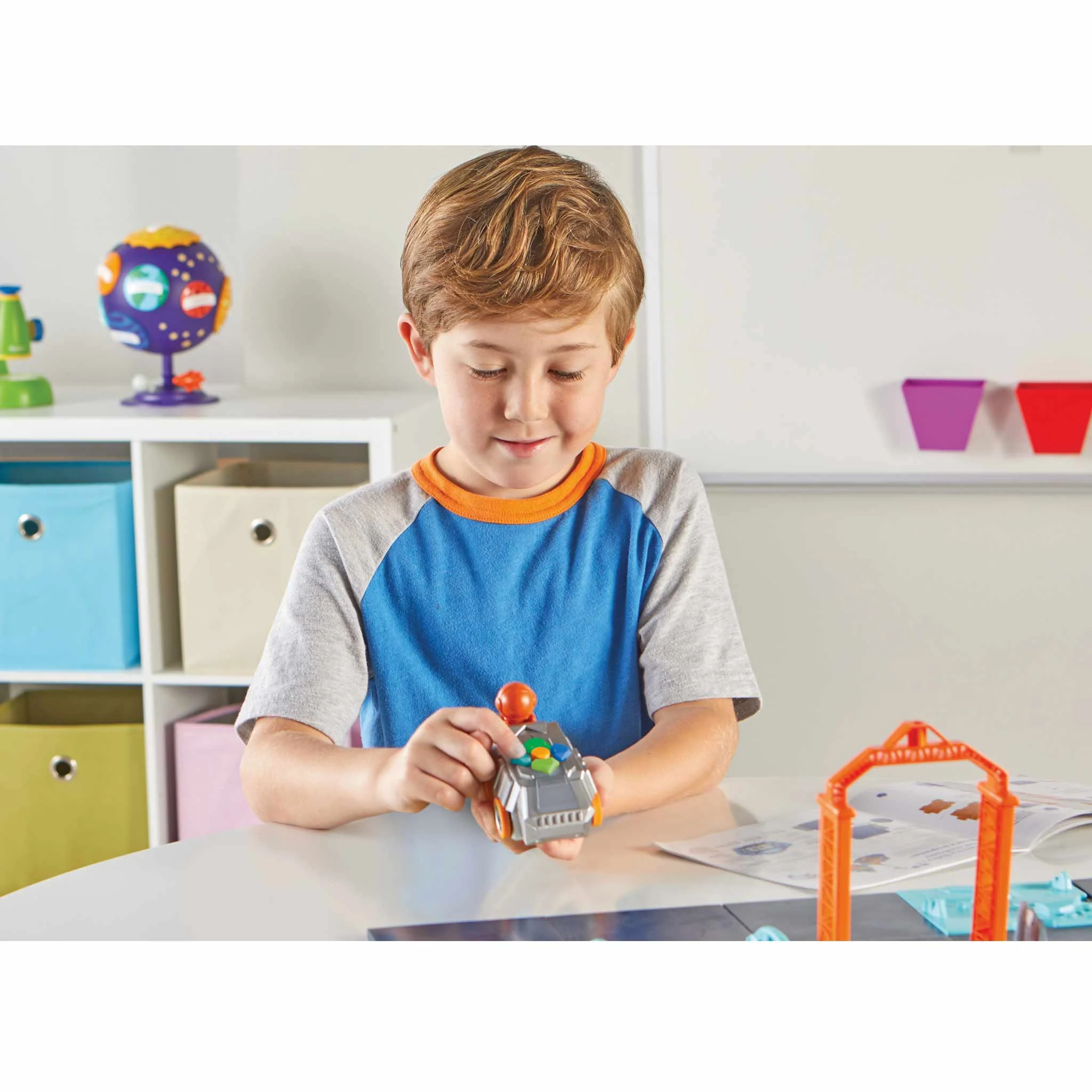 Kinder-Spielzeug, Kleines Fahrzeug, Colorful Spielzeug, Lego-ähnliches Bausteinset, Räder/Lenkmechanismus