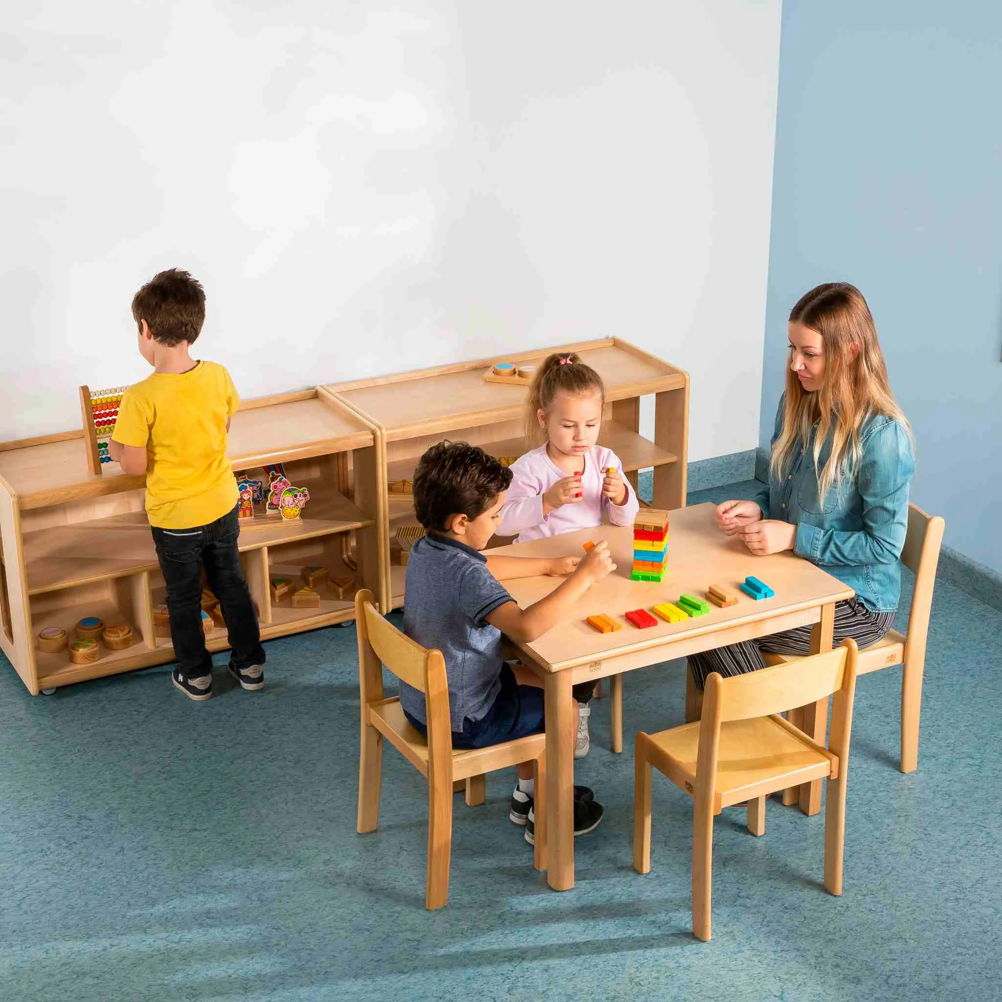 Kleidung?, Kinderzimmer, Holzspielzeug, Bausteine, Spieltisch