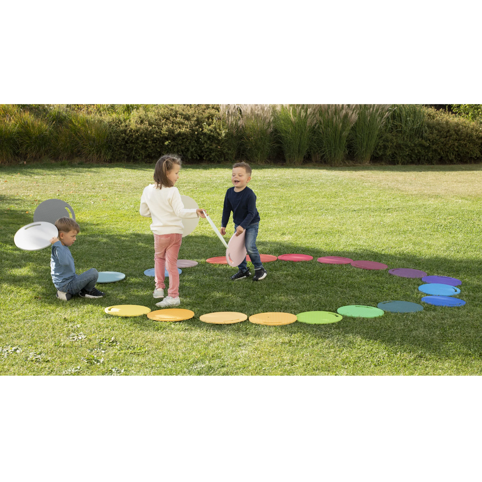 spielplatz, kinder, farbenfrohe plättchen, outdoor spiele, kreis aus platten