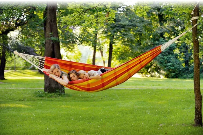 Hängematte, Drei Personen, Garten, Bäume, Sommer