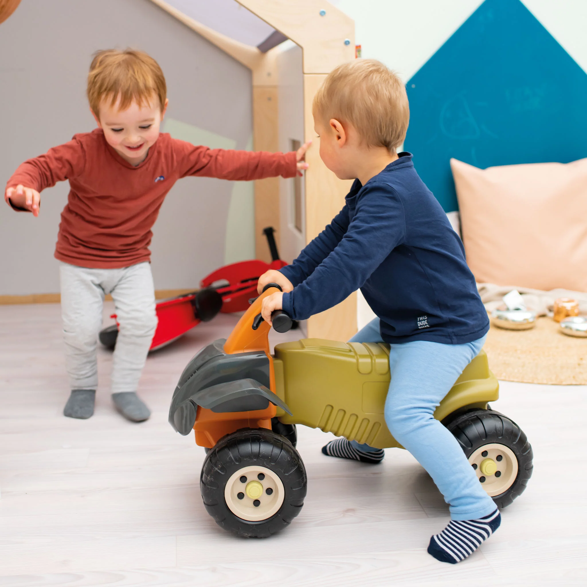 Spielzeugtraktor, Motorfahrzeug, Kinderzimmer, Puppenhaus, Kinder Spielzeug