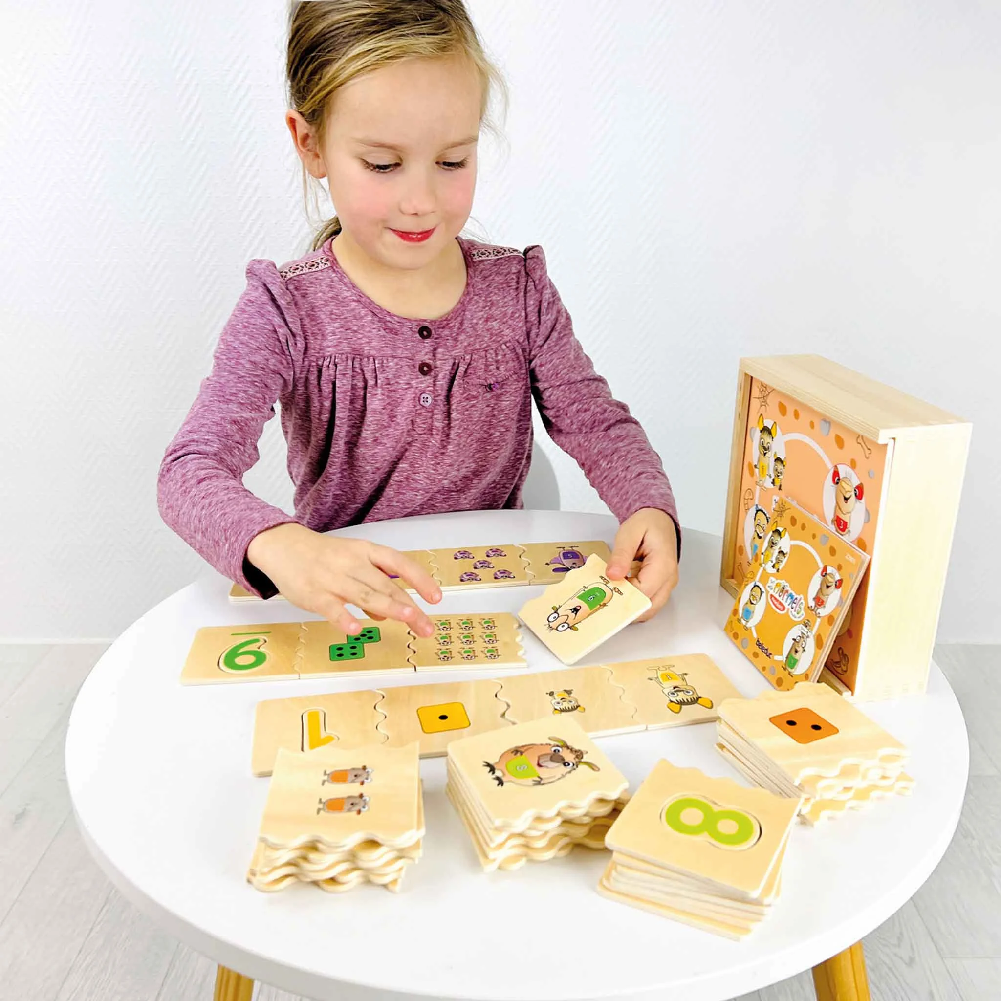 kinderspiel, geduldsspiel, zahlenkarten, holzspielzeug, loesespiel