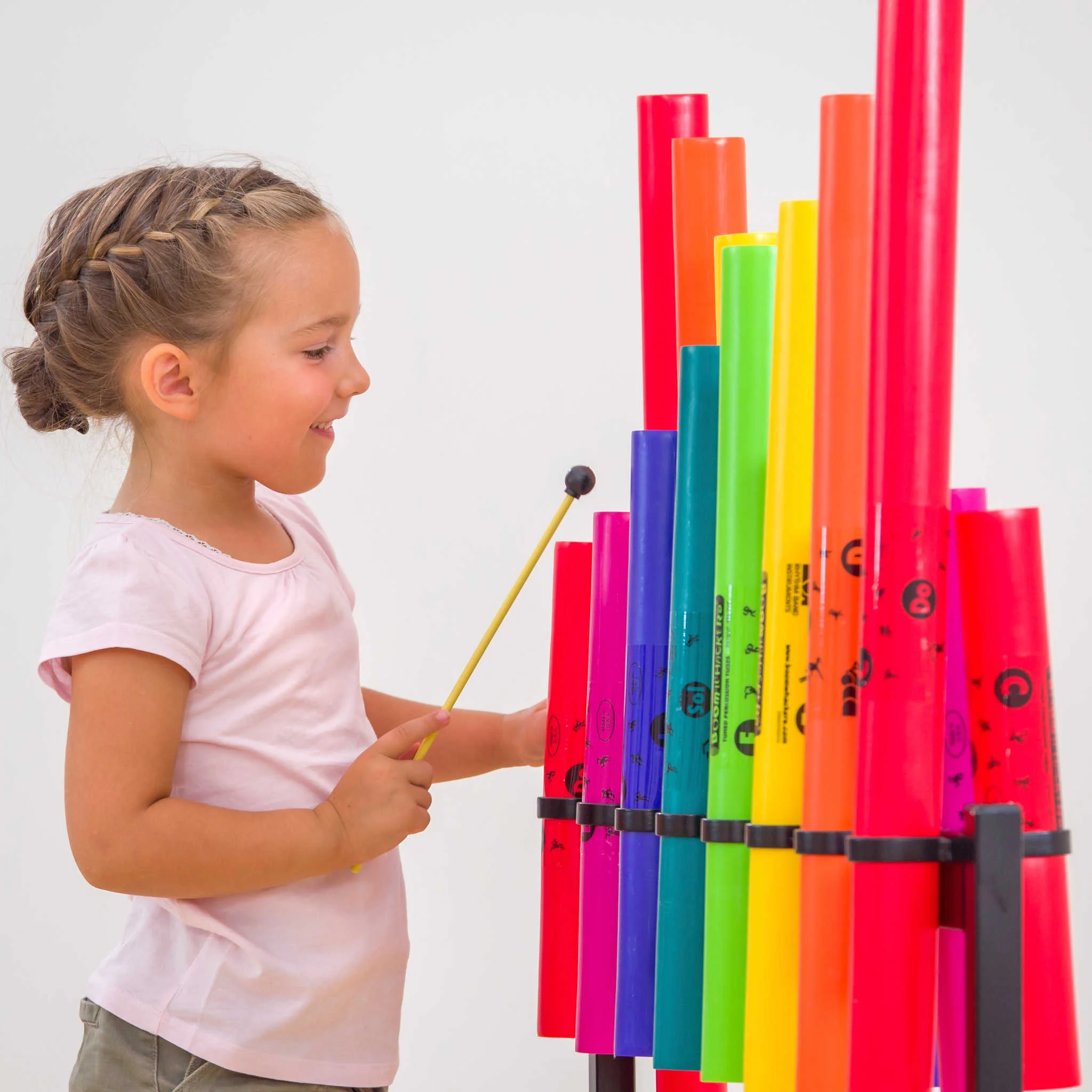 Kinderhand, Xylophon, Musikinstrument, Bunte Röhren, Schlägel