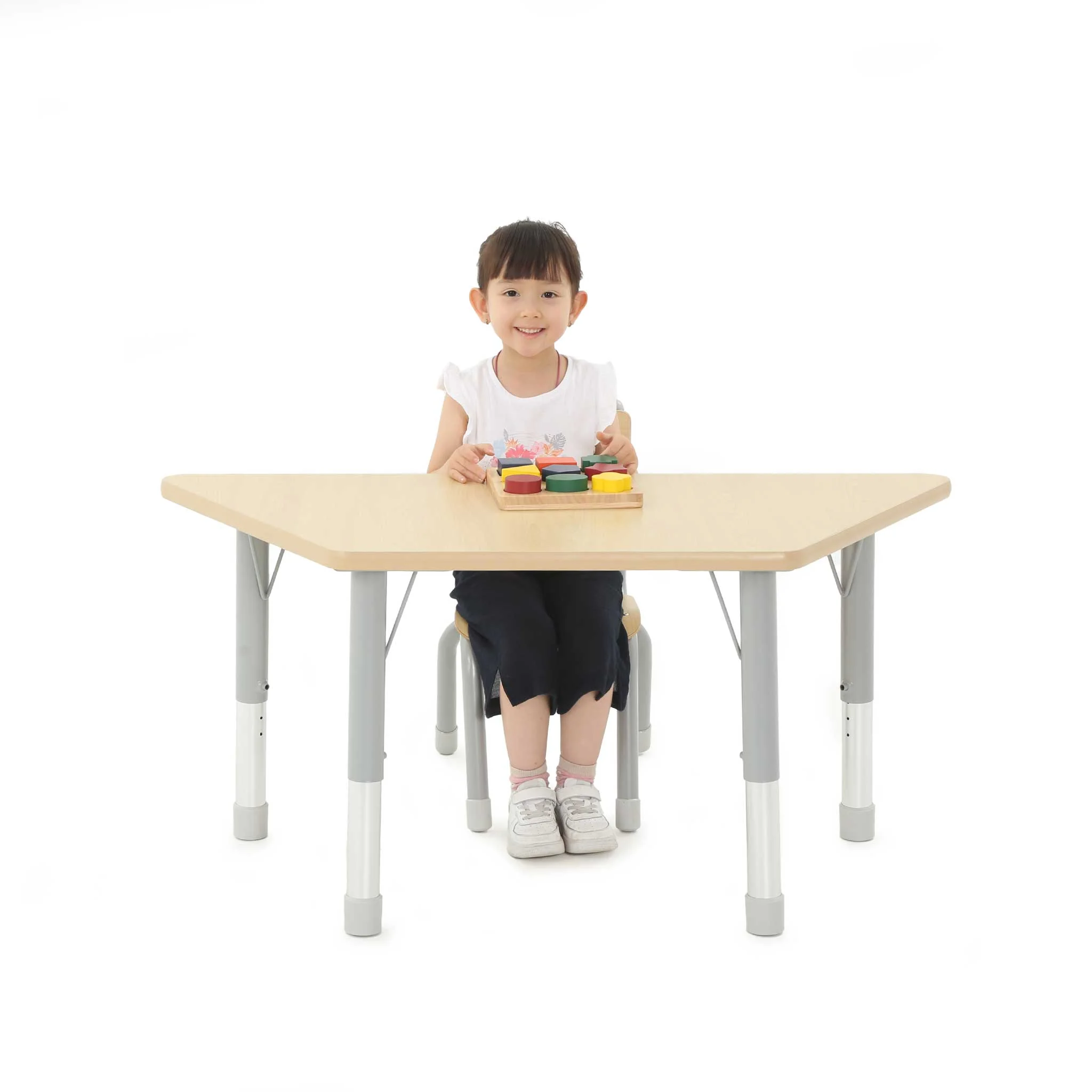 kindertisch, holztable, kinderset, farbige spiele, kindersitzstuhl