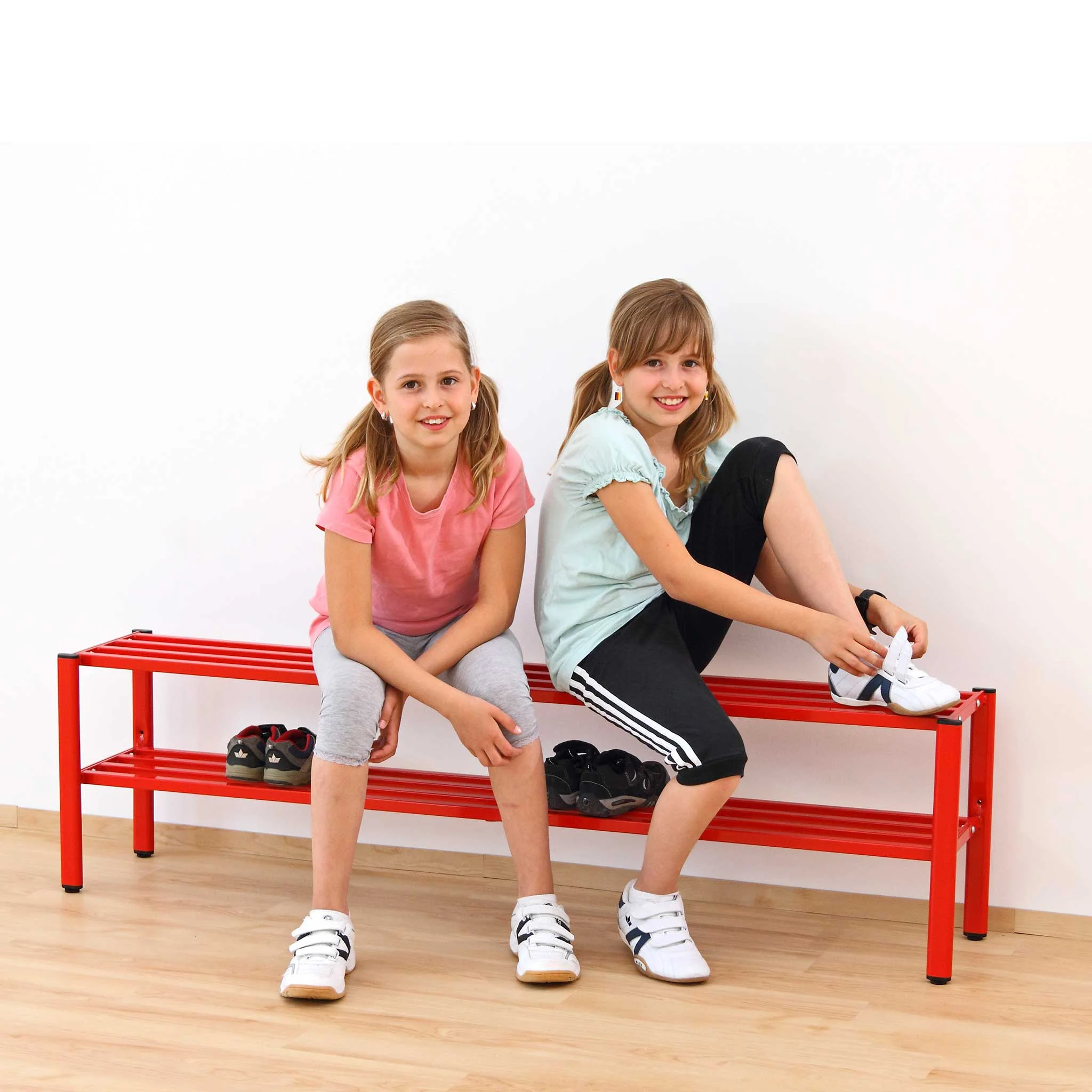 Kinder, Schuhe, Sportschuhe, Rot-schwarz, Hockerbank