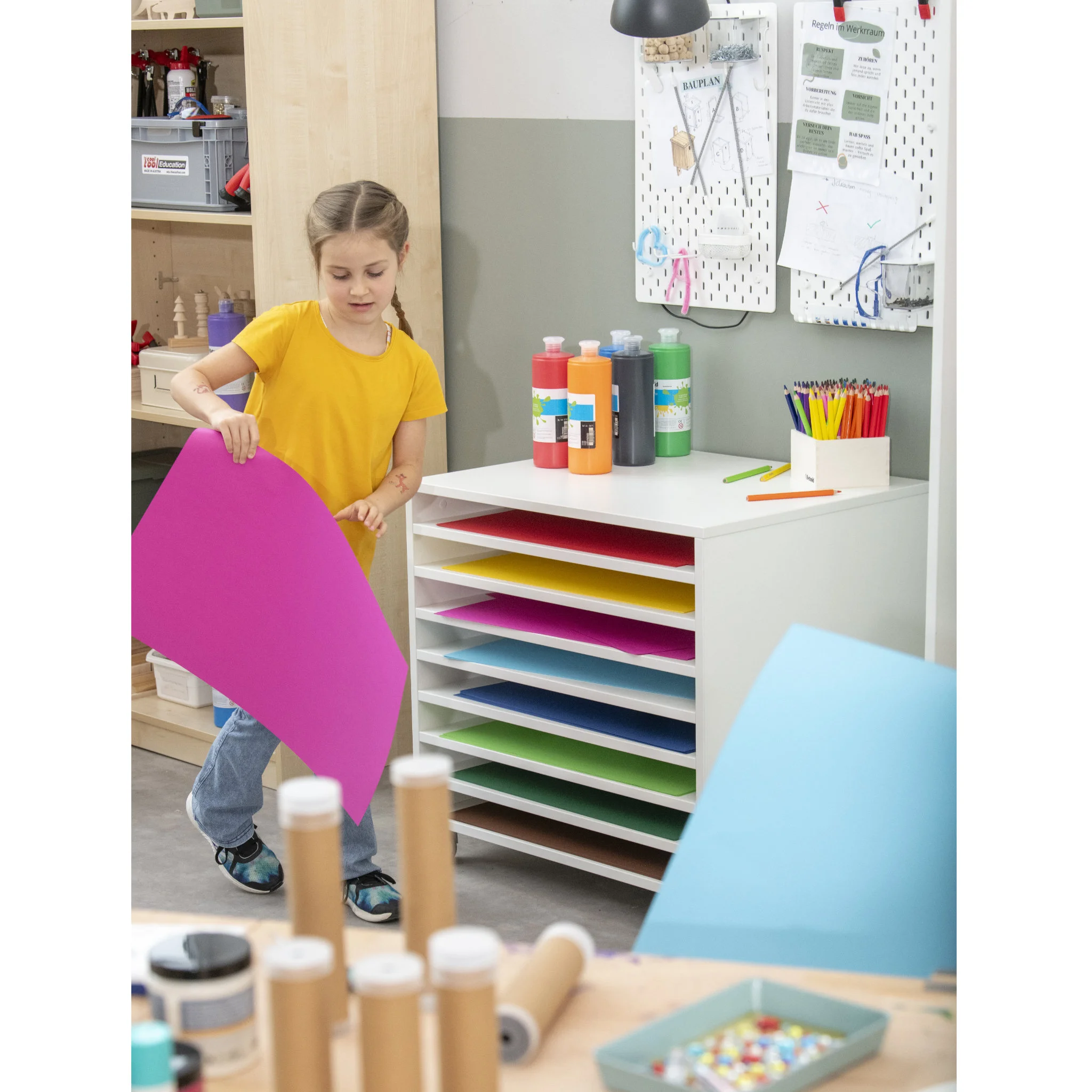 Kinderwerkstatt, Kunstbedarf, Farben, Pappe, Schränkchen