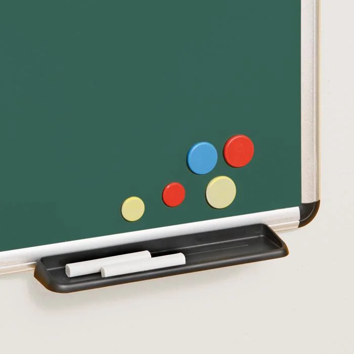 whiteboard, Markers, Kreidemarker, bunte magneten, Tafelablage