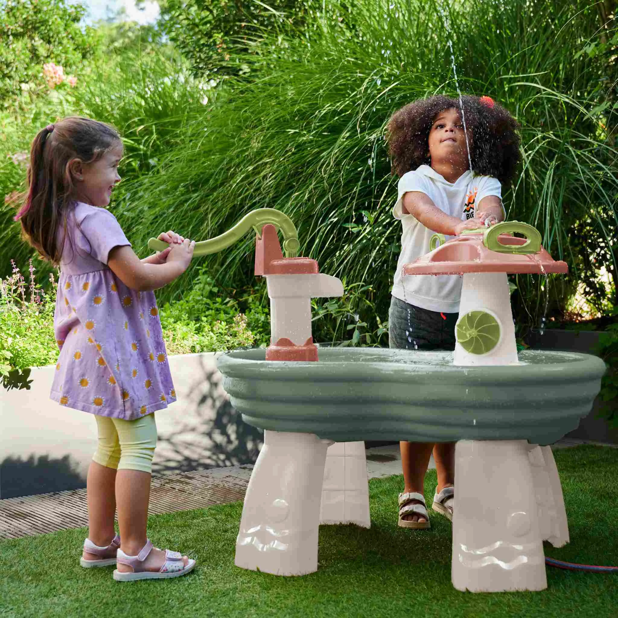 Kinderbrunnen, Springbrunnen, Sitzbrunnen, Sand- und Wasserspiel, Außen-Spielgerät