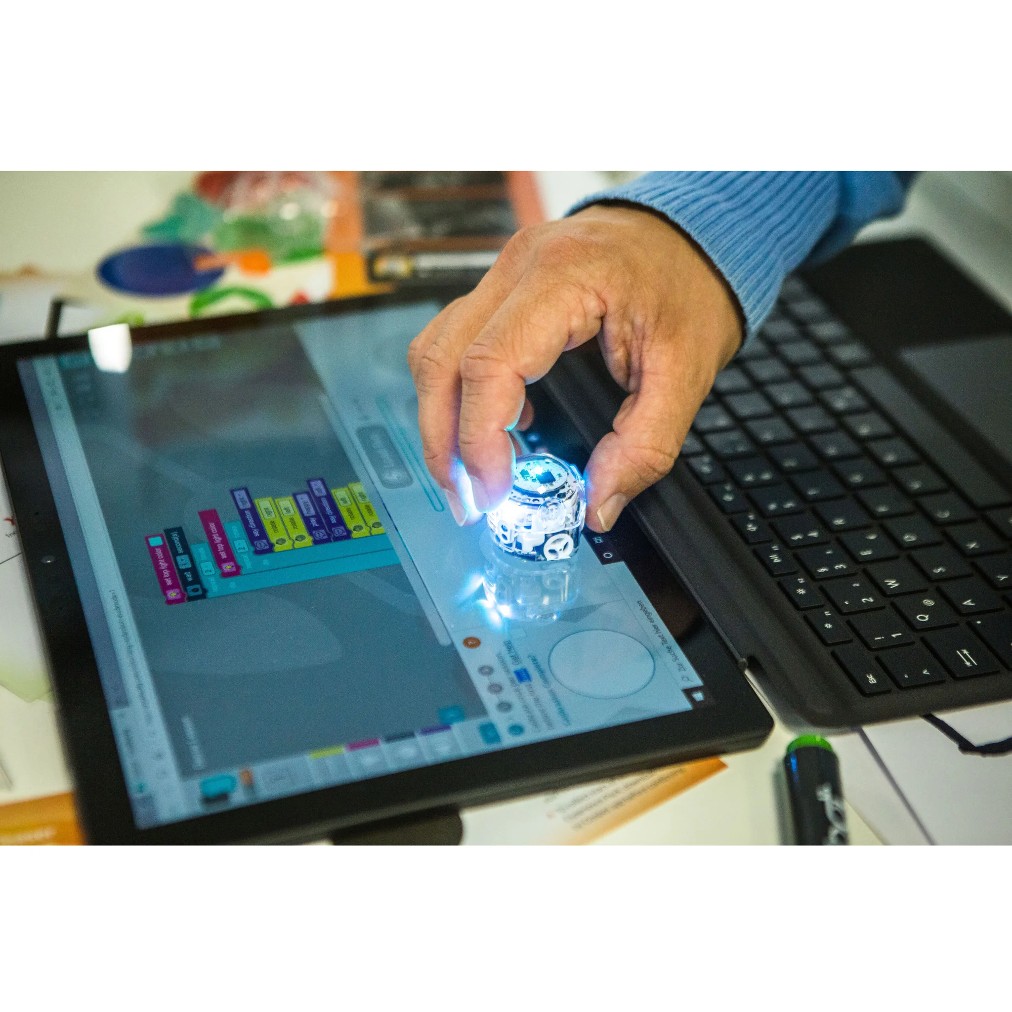 Tablet, Touchscreen, leuchtendes Teil, Roboter-Komponente, Handgerät