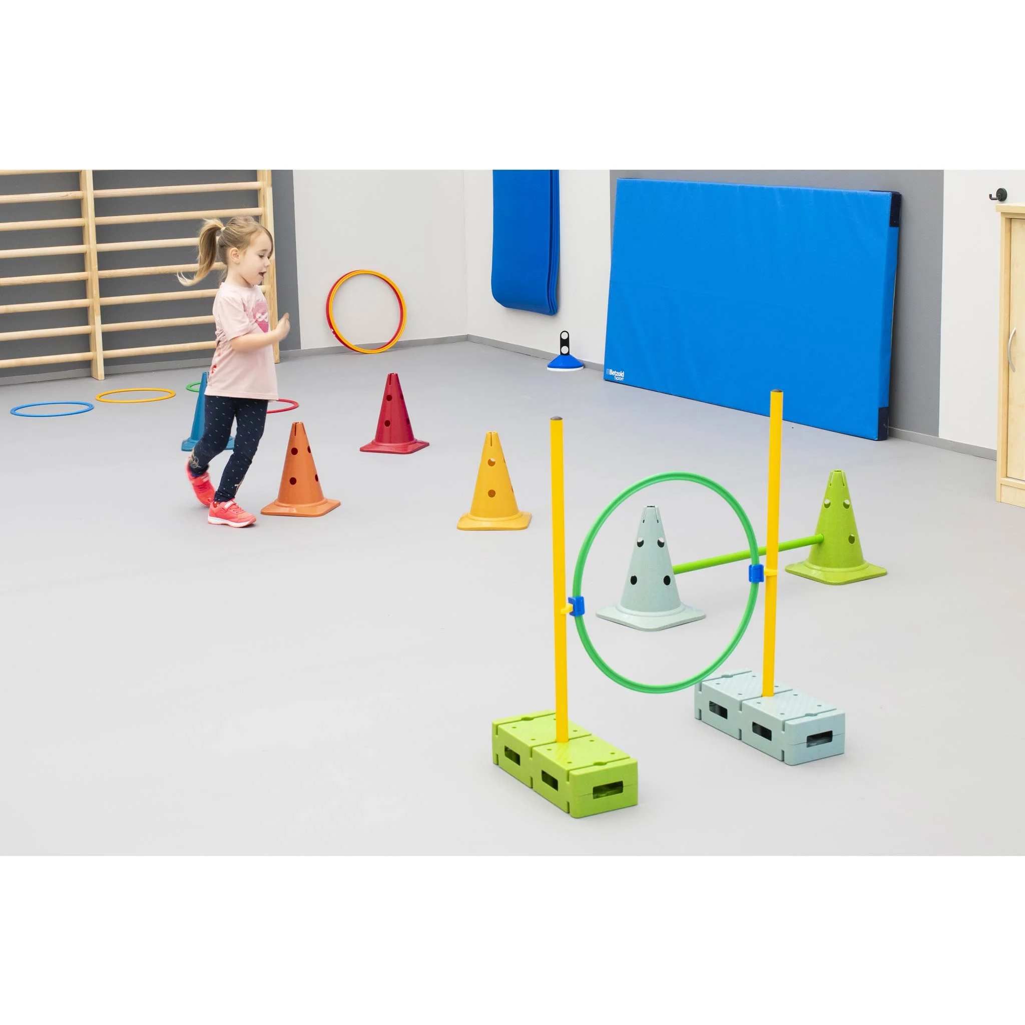 Kinderparcours, Hindernisse, Kegel, Springstange, Agility-Set