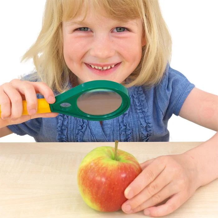 Kindergarten, Kindisches Kind, Apfel, Vergrößerungsglas, Untersuchung