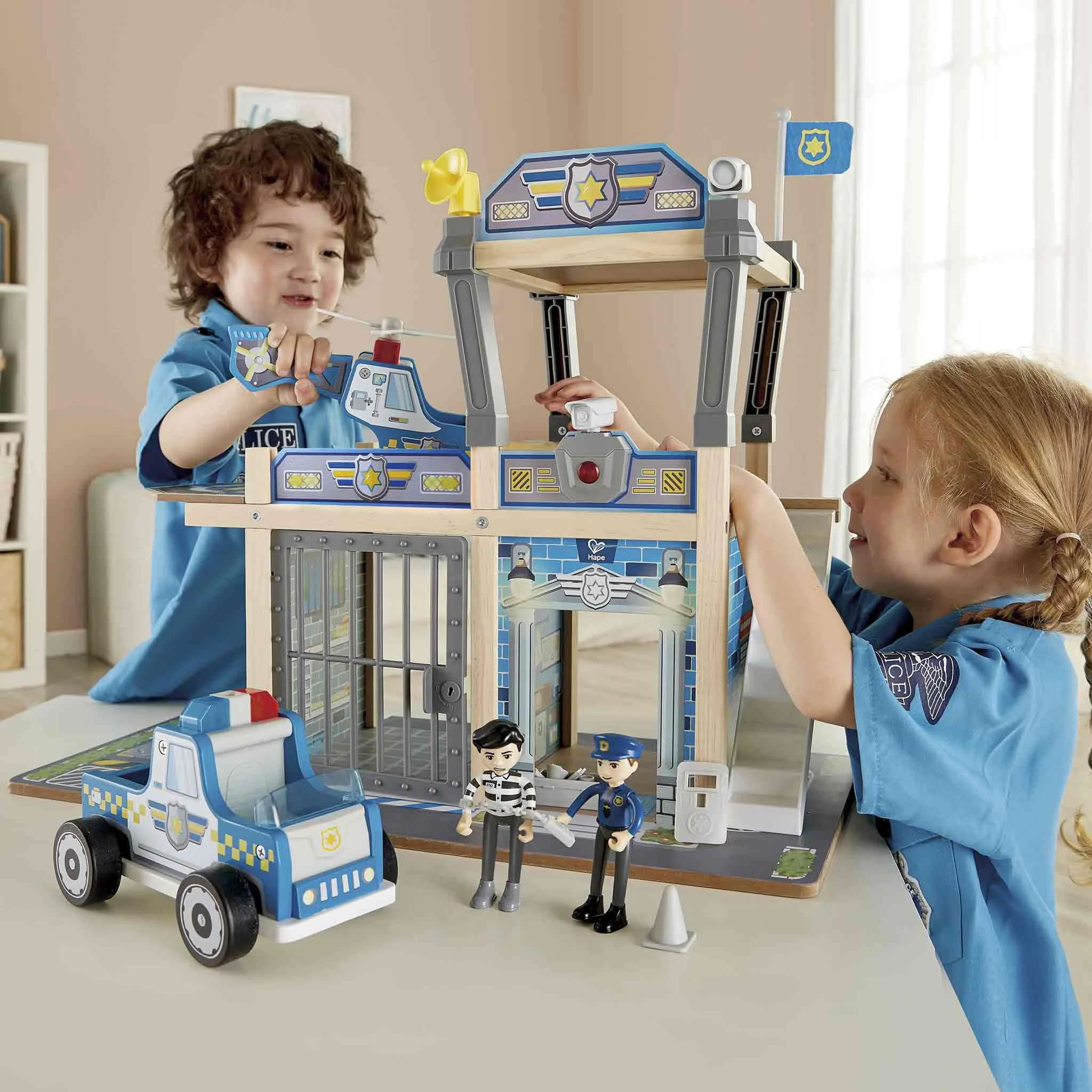 Spielzeug-Polizei, Kampa-Gebäude, Spielzeugauto, Polizeistation, Figuren