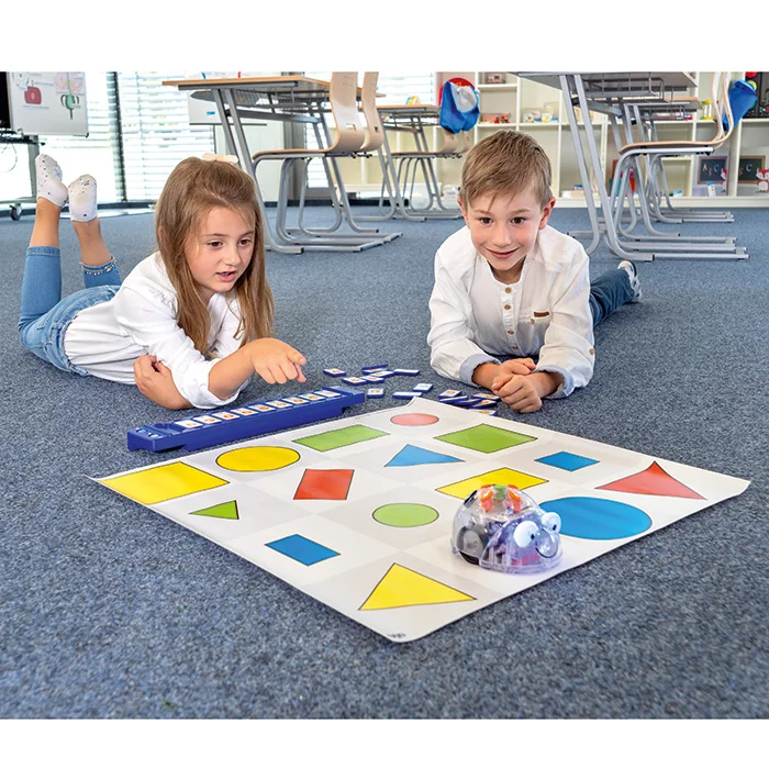kinderspiel, spielmatte, geometrischeformen, farben, roboter