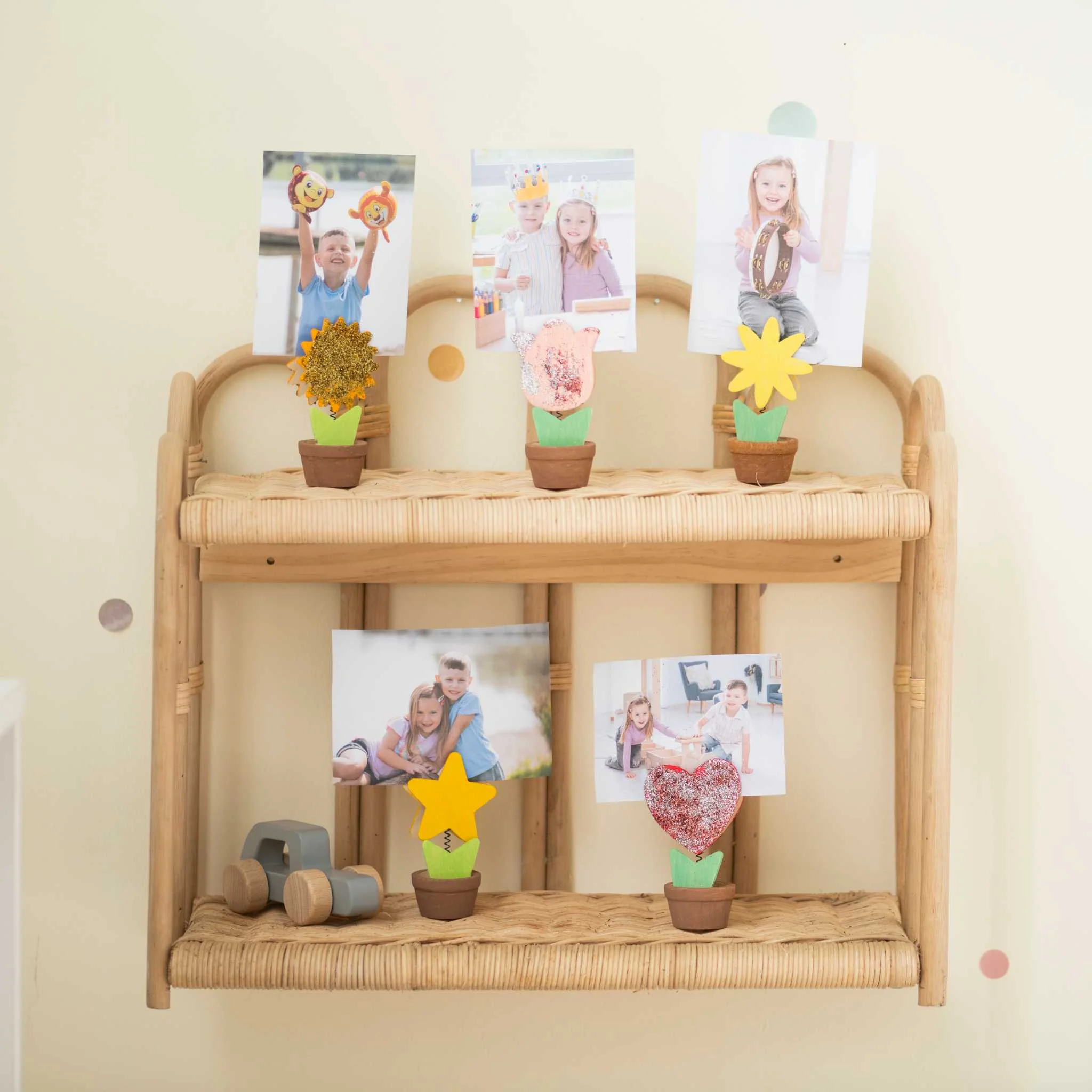 Fotohalter, Holzregal, Blumenmotive, Pflanztöpfe, Kinderzimmerdeko