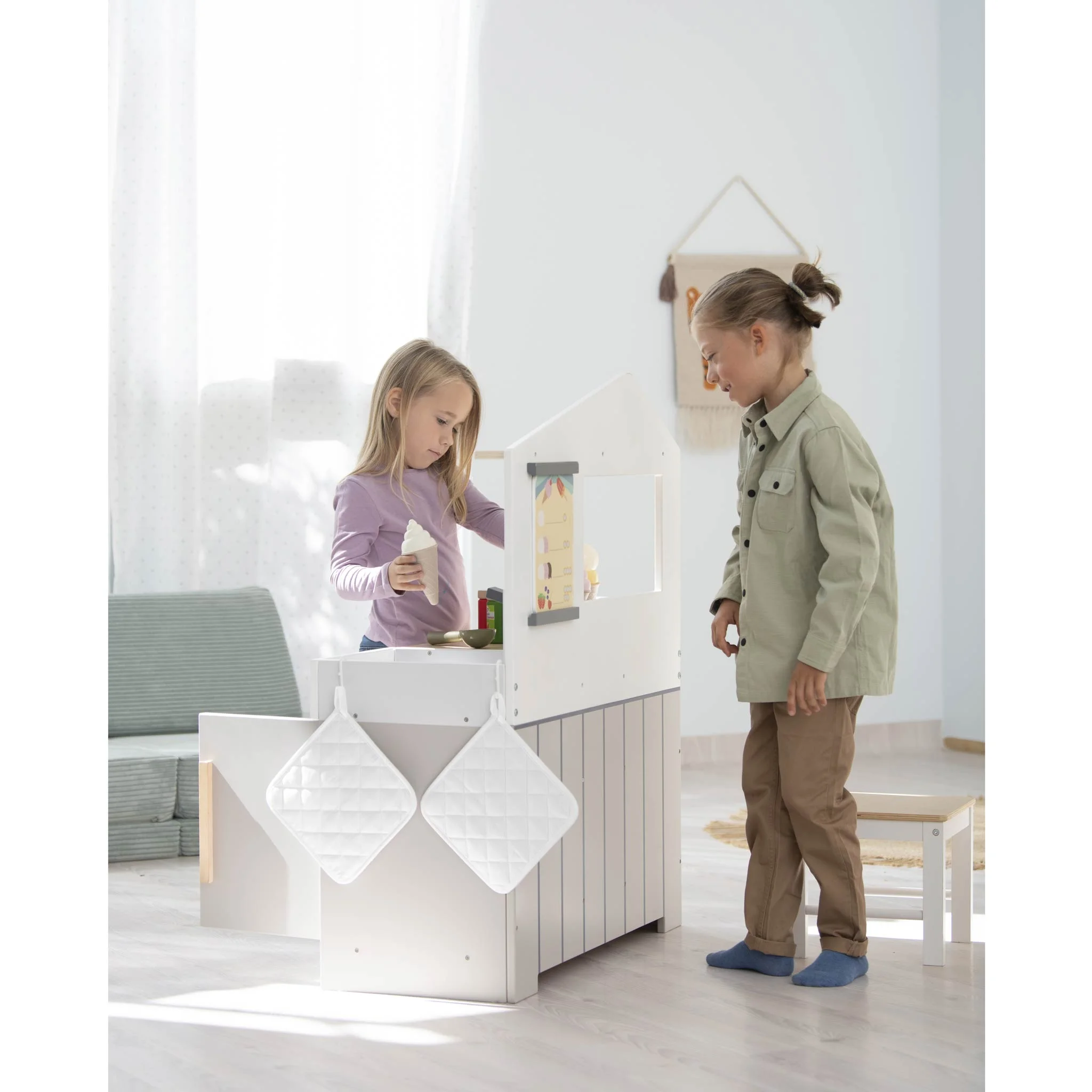 Spielküche, Kinderküche, Kochutensilien, Kochofen, Kochhandschuhe