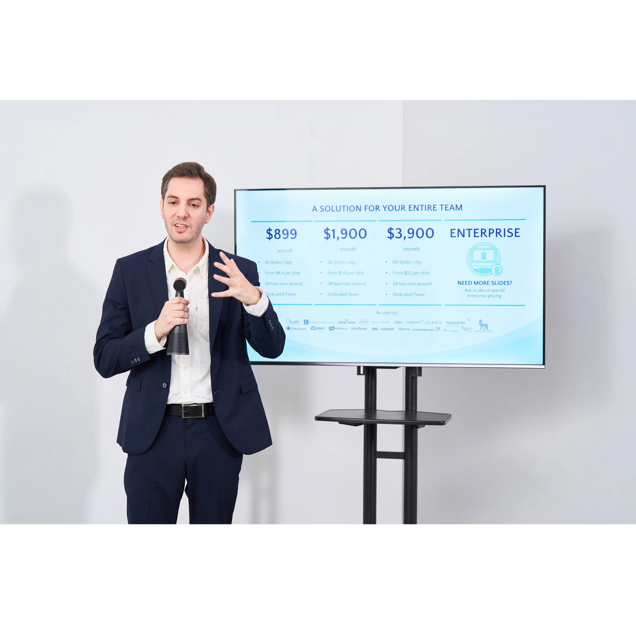 Business presentation, Speaker with microphone, Presenter, Television display, Conference room