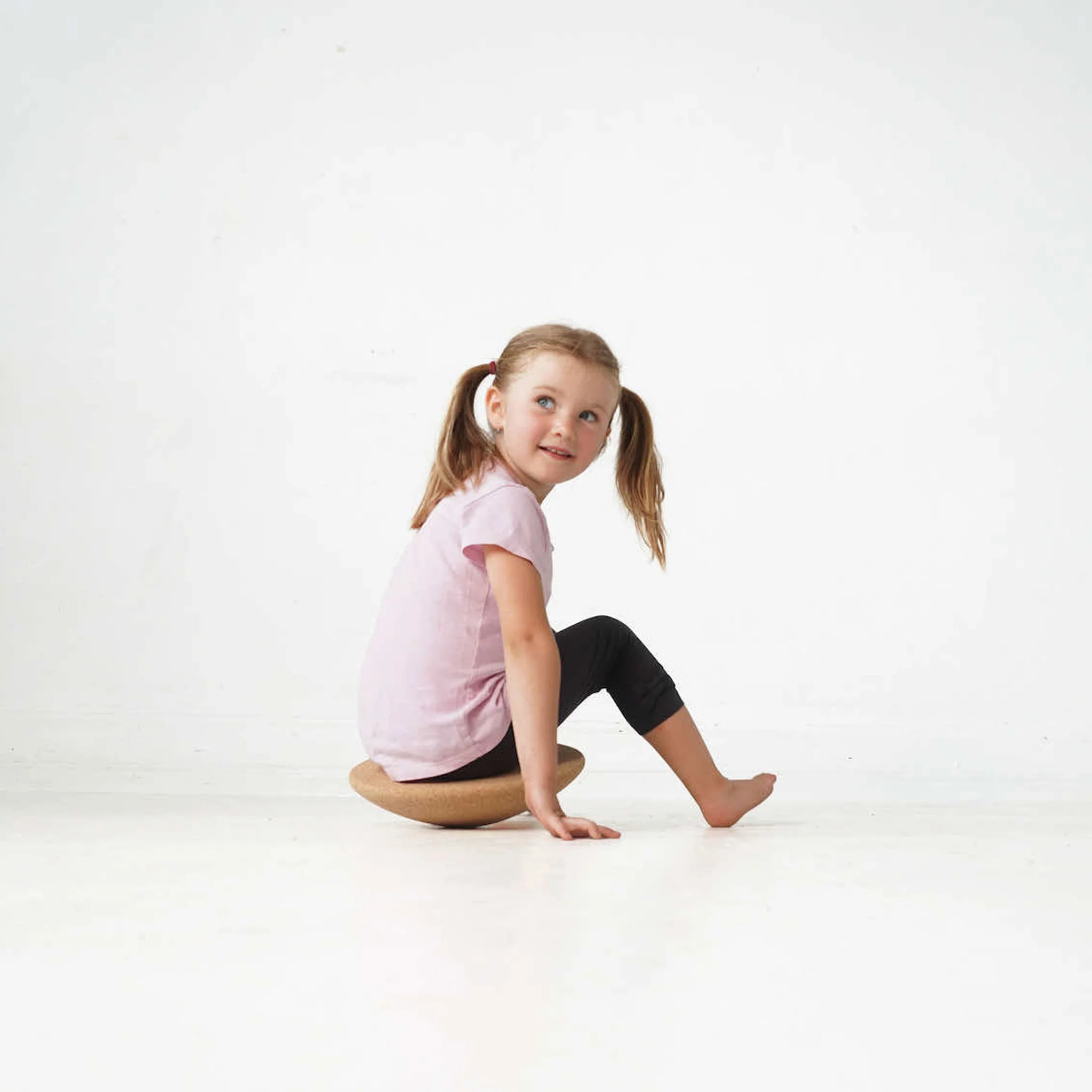 Kinder, pinkes T-Shirt, Leggings, Sitzkissen, Pferd?