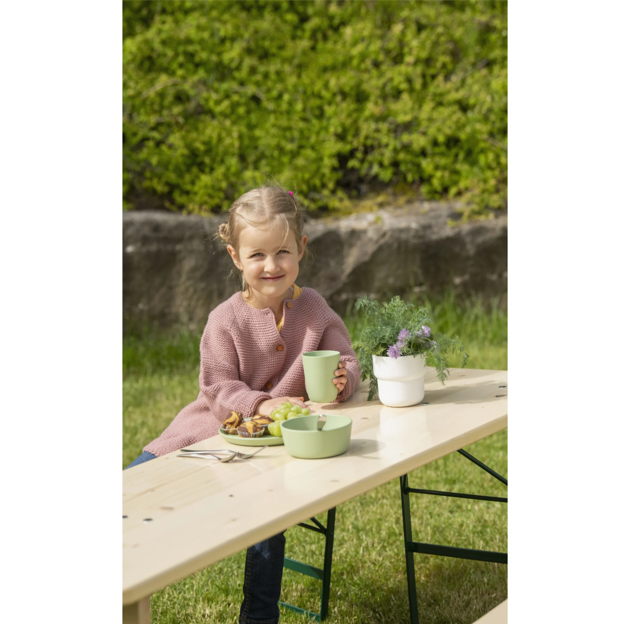 Kind, Tisch, Garten, Tasse, Pflanzen