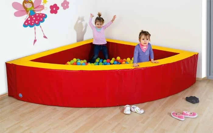 Bällebad, Kinderballenbad, Roter Rand, Geöffneter Spielbereich, Plastikballen