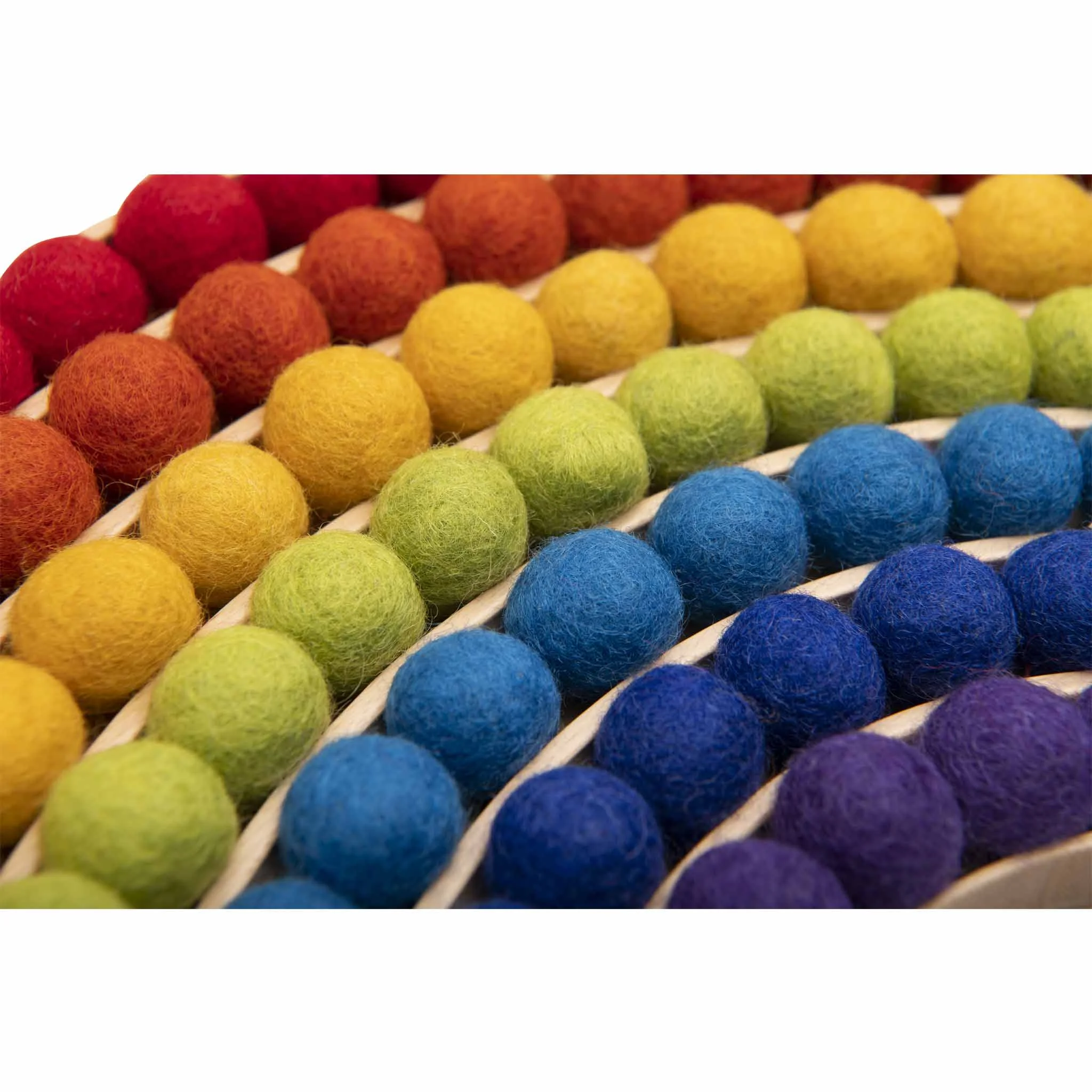 felt balls, bunte reihen, bunte feltkugeln, bastelmaterial, feltkugeln