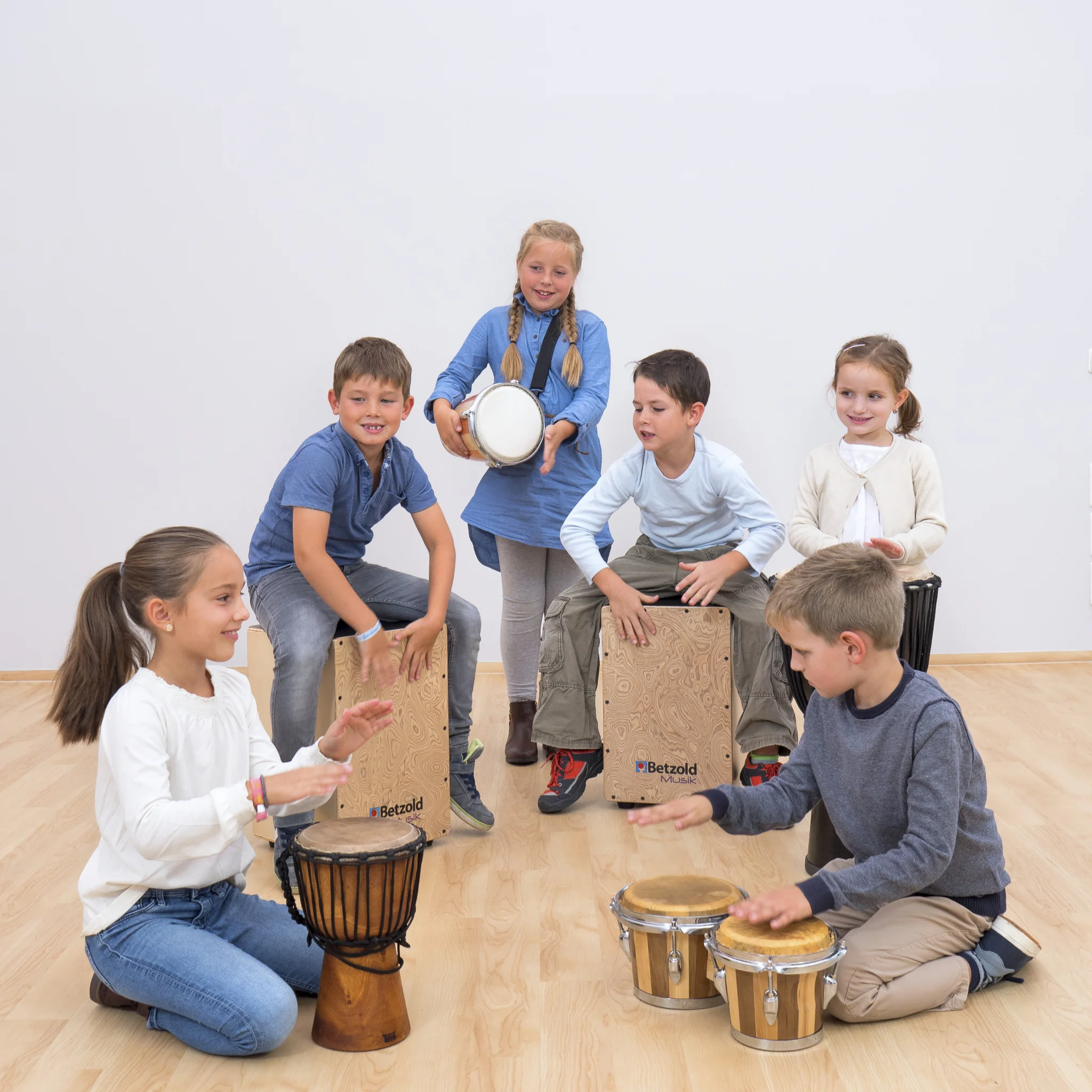 Kindergruppe, Percussion, Trommeln, Musikunterricht, Kreativraum