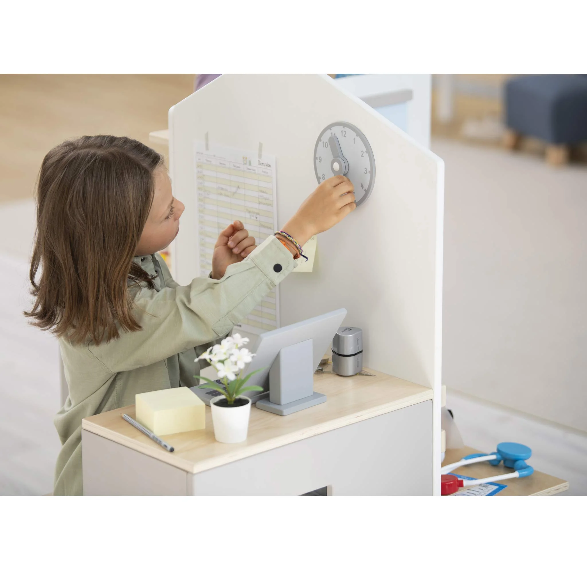 Kinderzimmer, Puppe?, Spielbereich?, Kreuz?, Uhr?