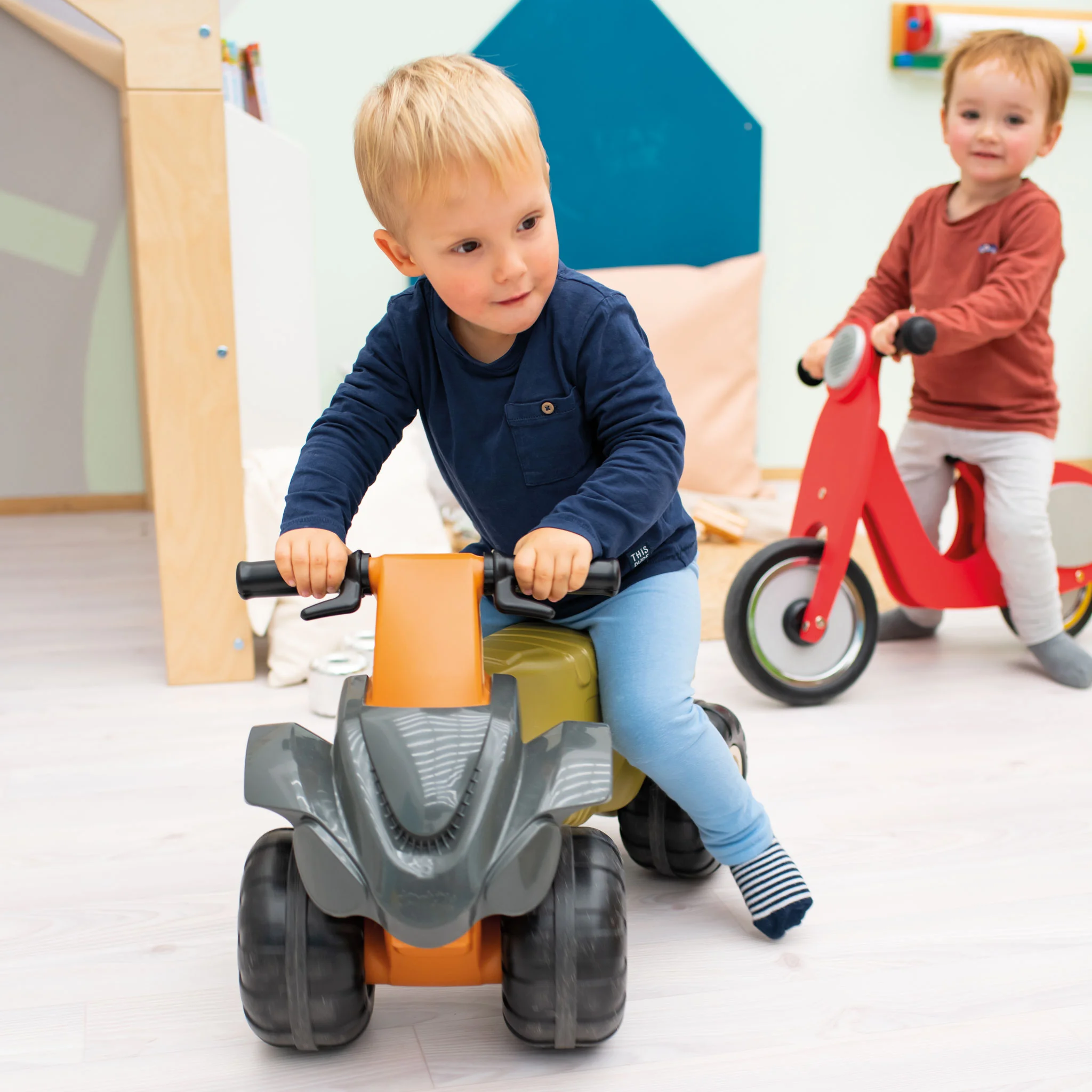 Kinderfahrzeug, Laufrad, 4-Rad, Spielzeug, Kinderspielzeug