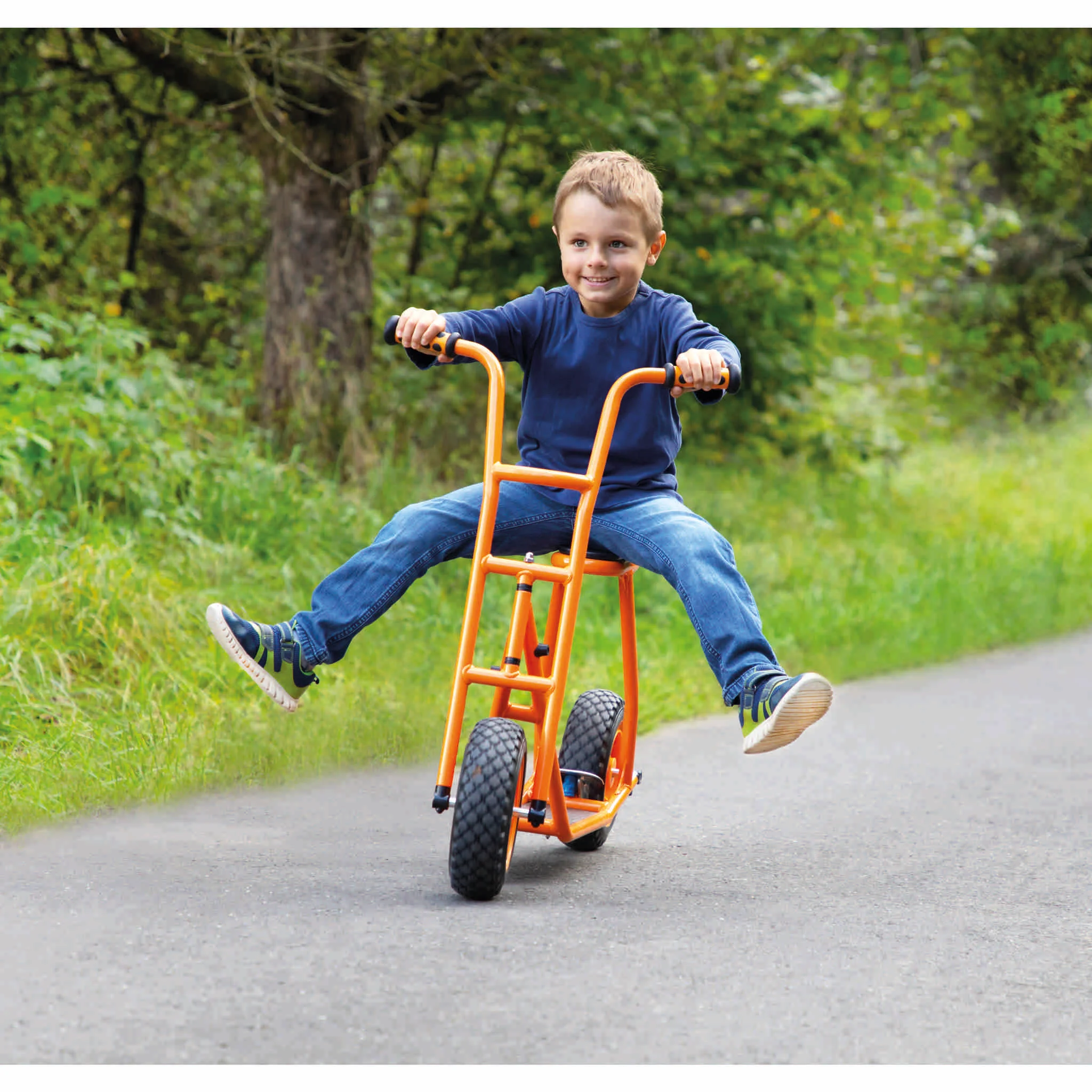 Kinderfahrzeug, Dreirad-ähnlich, orange, Fahrgestell, Gummi-Reifen