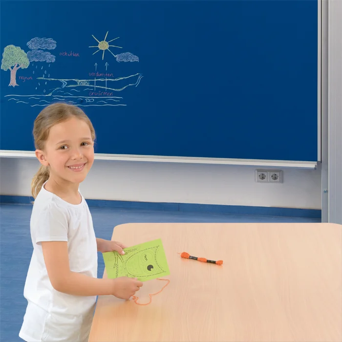 Kind, Schultafel, Klassenzimmer, Kunstprojekt, Papier