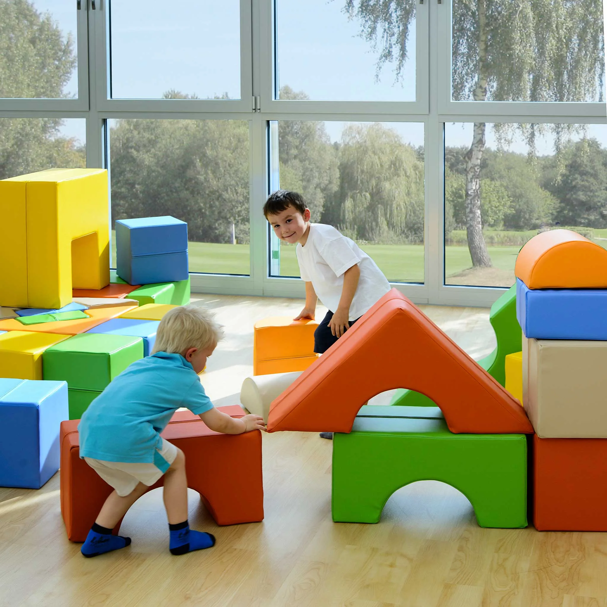 Kletterspielzeug, Kunststoffbausteine, Rutschfeste Spielmatte, Kinderzimmer Spielset, bauen und stapeln