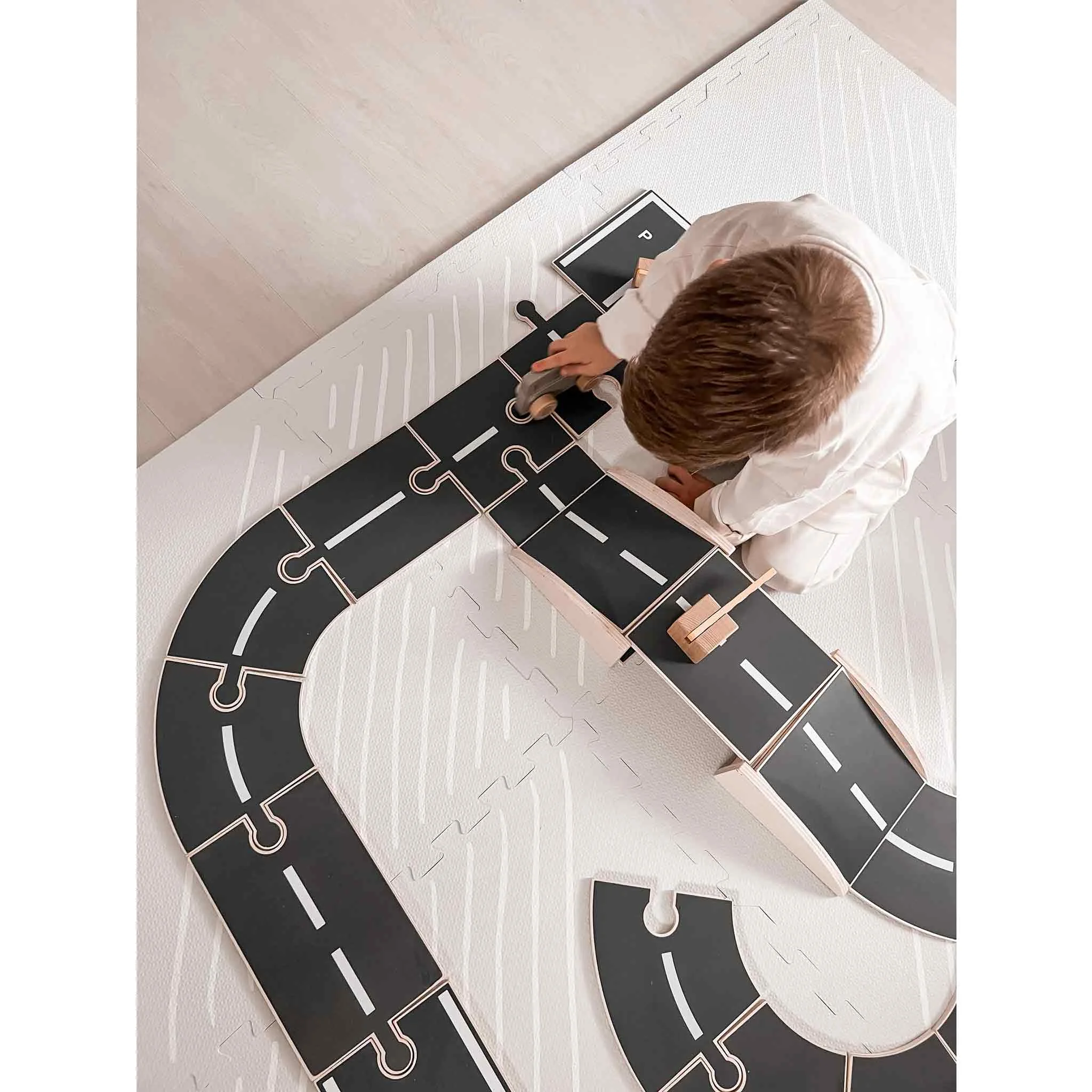 Kinderbahn, Straße, Holzspielzeug, Klettverbindungen, Schwarz-Weiß-Schienen