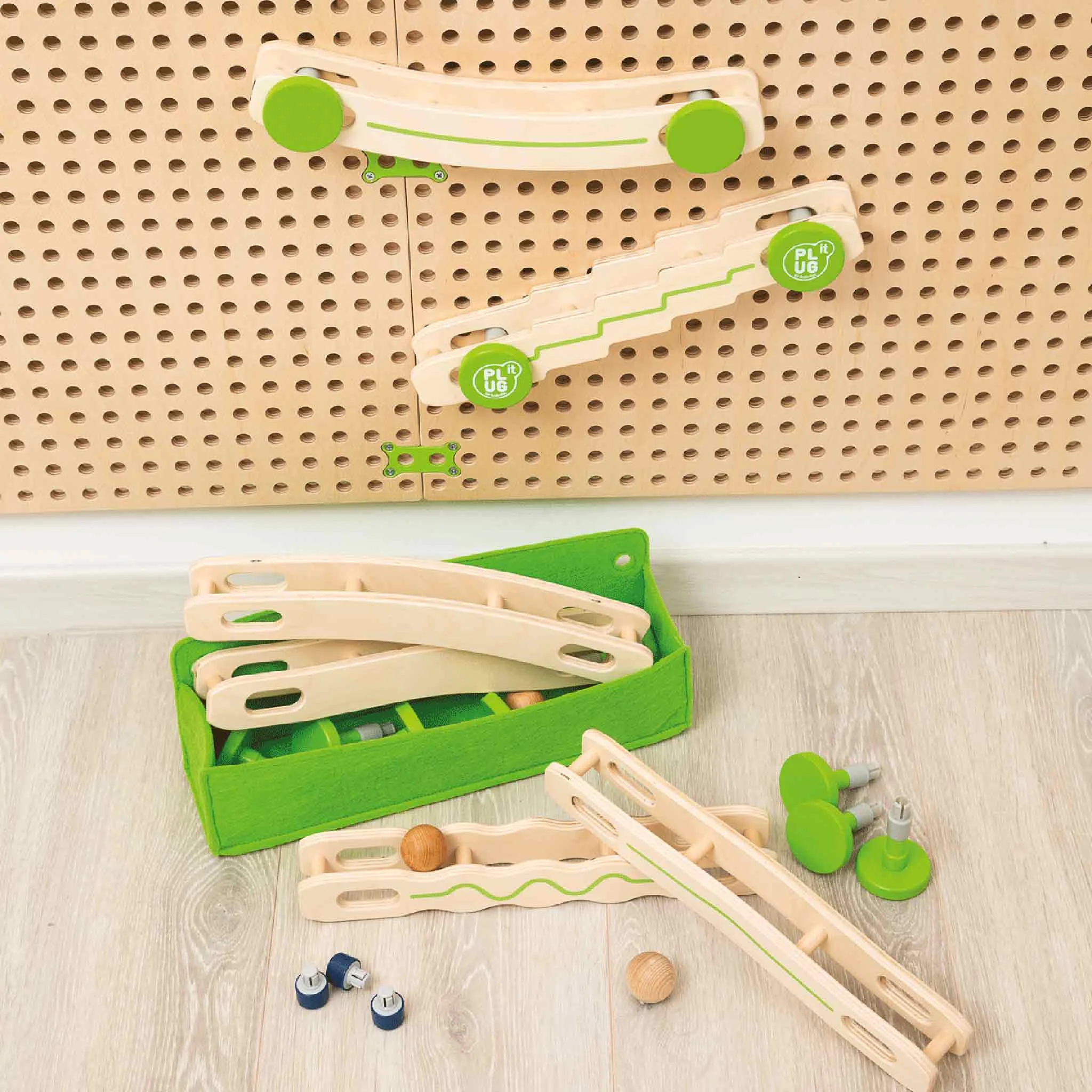Holzbausteine, Konstruktionsspielzeug, Kugelbahn, grün, Holzbauklötze