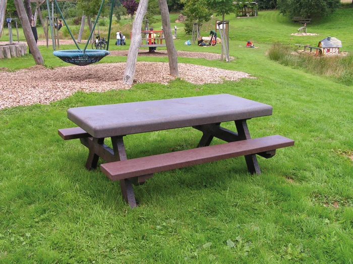 Picnic-Tisch, Holztisch, Brauner Tisch, Außenmöbel, Parkumgebung