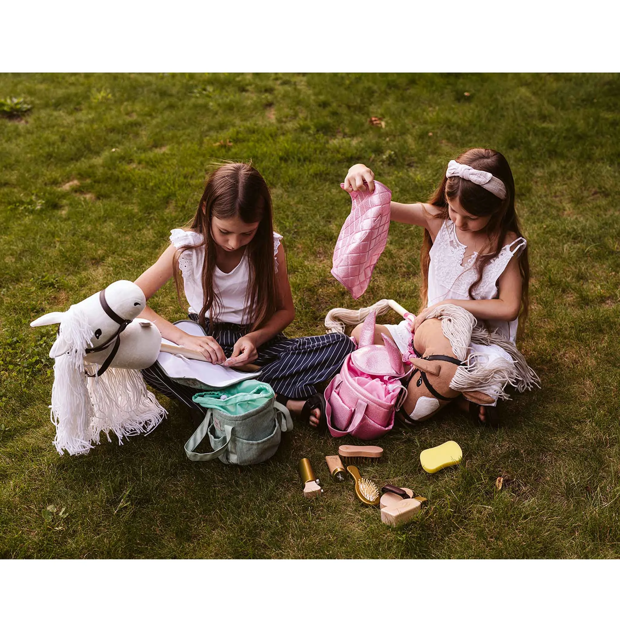 Spielzeug, Pferd, Puppe, Rucksack, Wiese