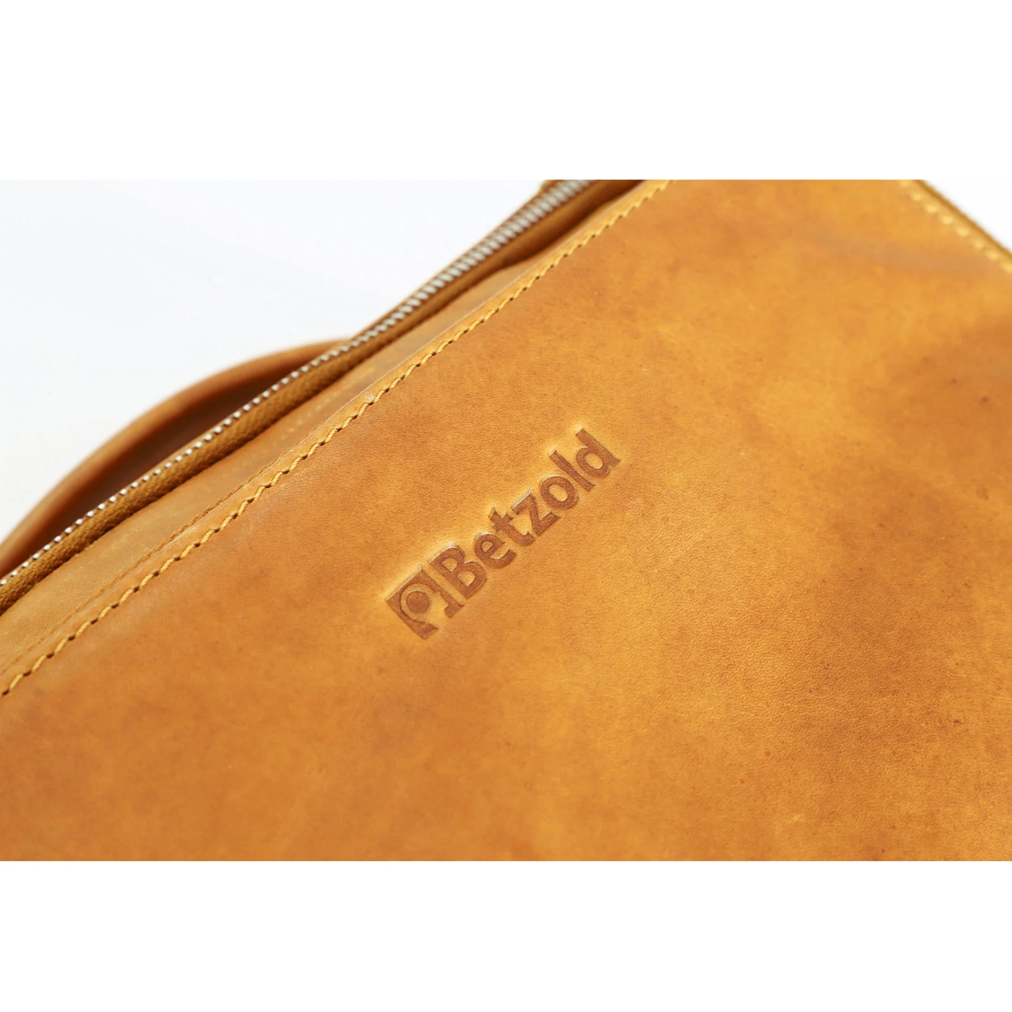 leder, tasche, reissverschluss, camel, markenlogo? nope