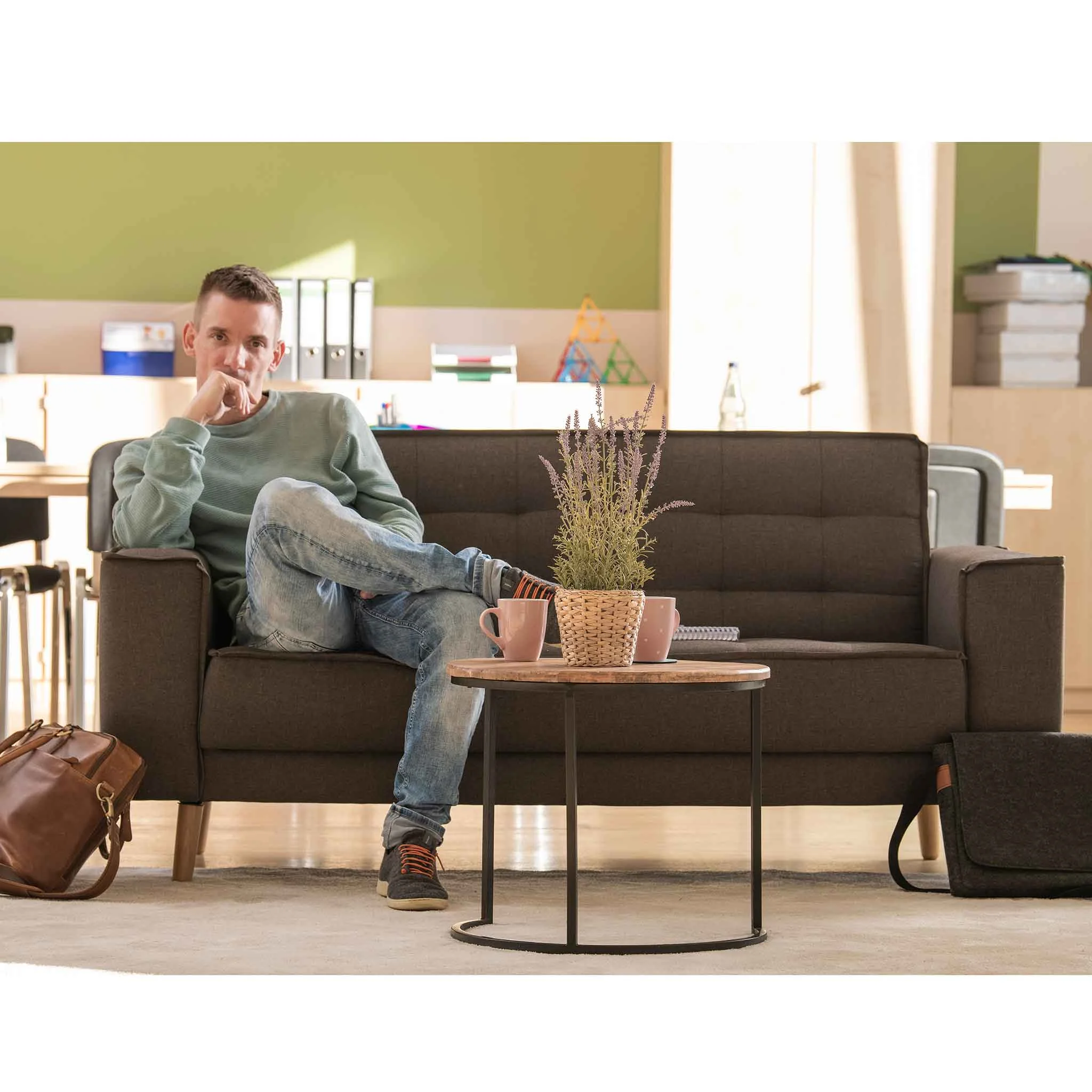 Sofa, Wohnzimmer, Künstlerisches Grün, Kaffeetisch, Dekoration