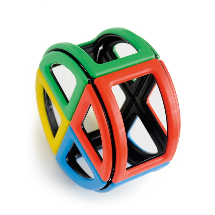 buntes kinderspielzeug, bunte ringe, ineinandergreifende ringe, geometrisches spielzeug, Plastikskulptur