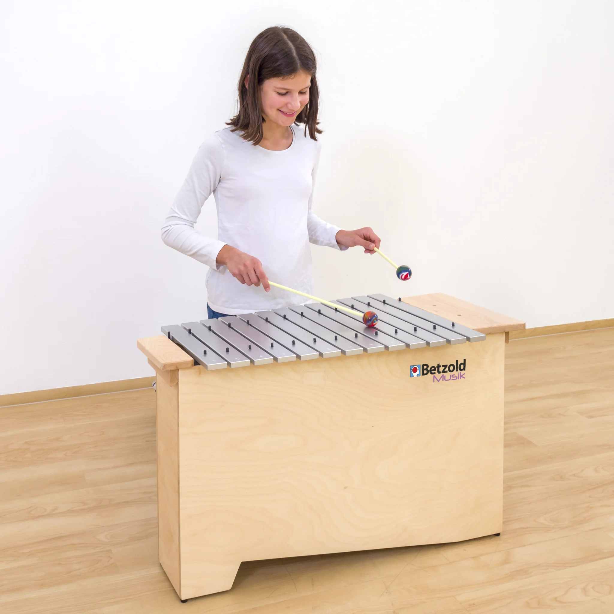 Schlagzeug, Xylophon, Musikschule, Holztisch, Spielzeuginstrument