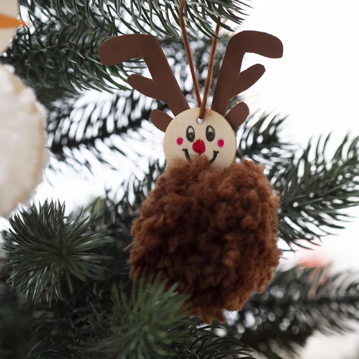 Reh- Anhänger, Weihnachtsbaumschmuck, Holzmasse, Plüschen, Kugel Ornament