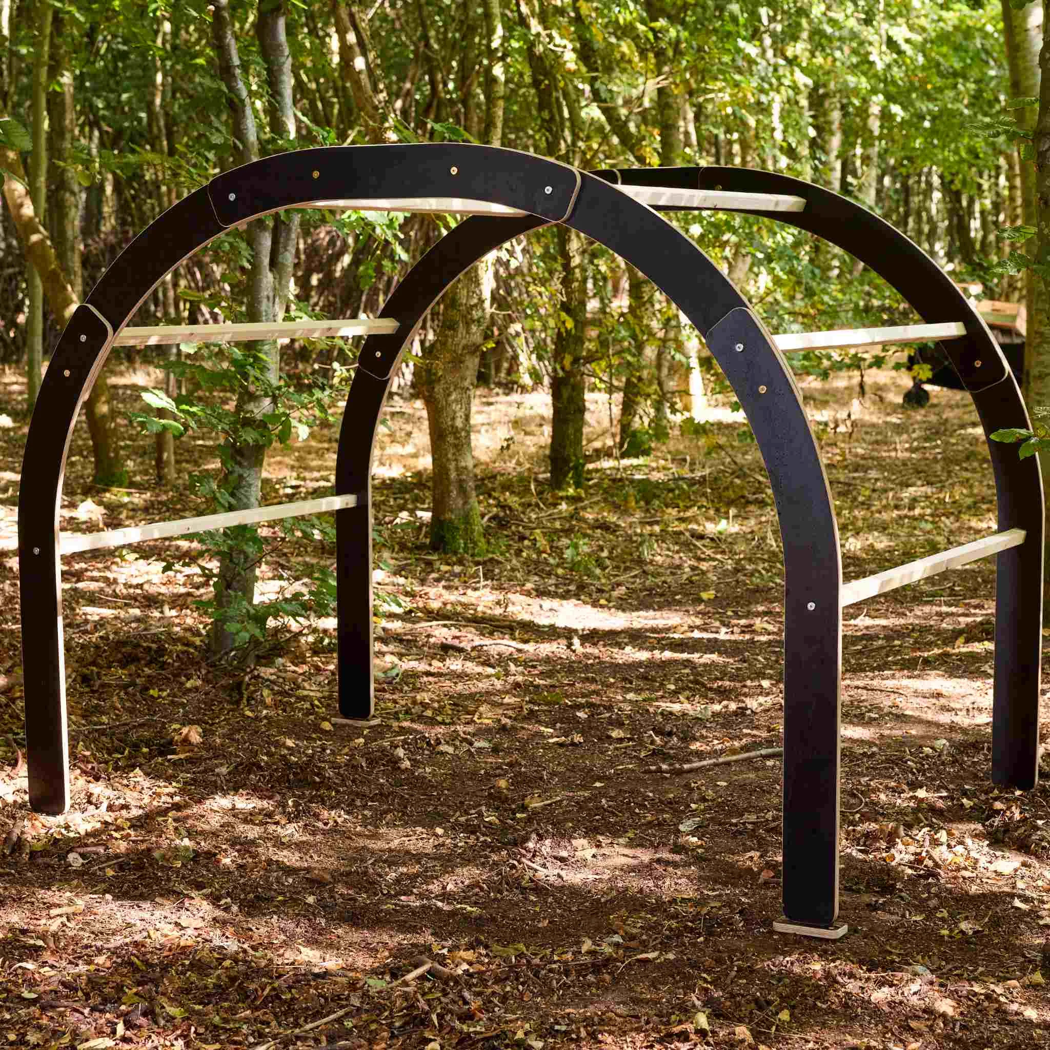 Outdoor gym, Bogenrahmen aus Metall, Fitnessgerät, Stationsgerät, Braun/Schwarz