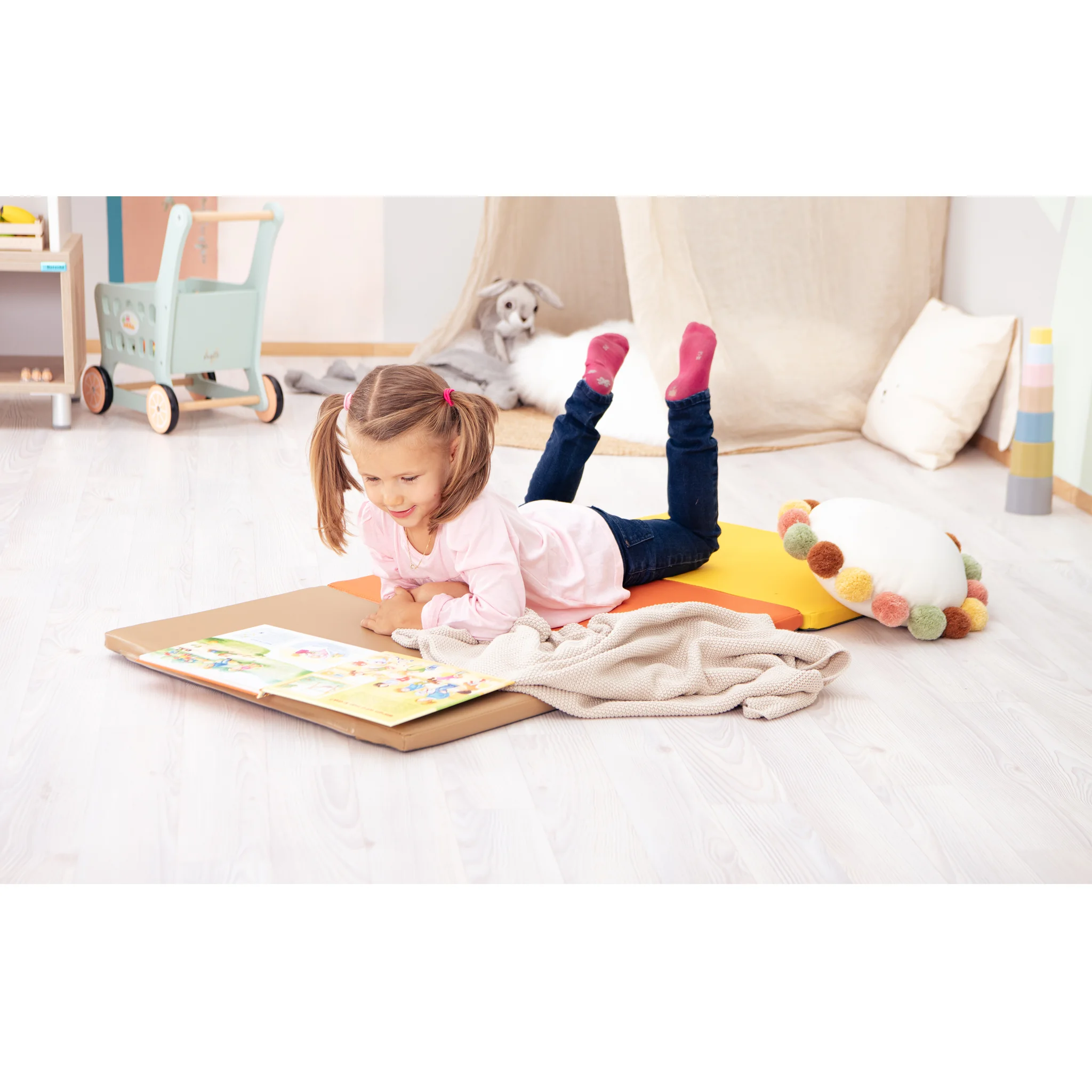 Spielzeugbuch, Kinderzimmer, Puppe, Lesen, Pappe