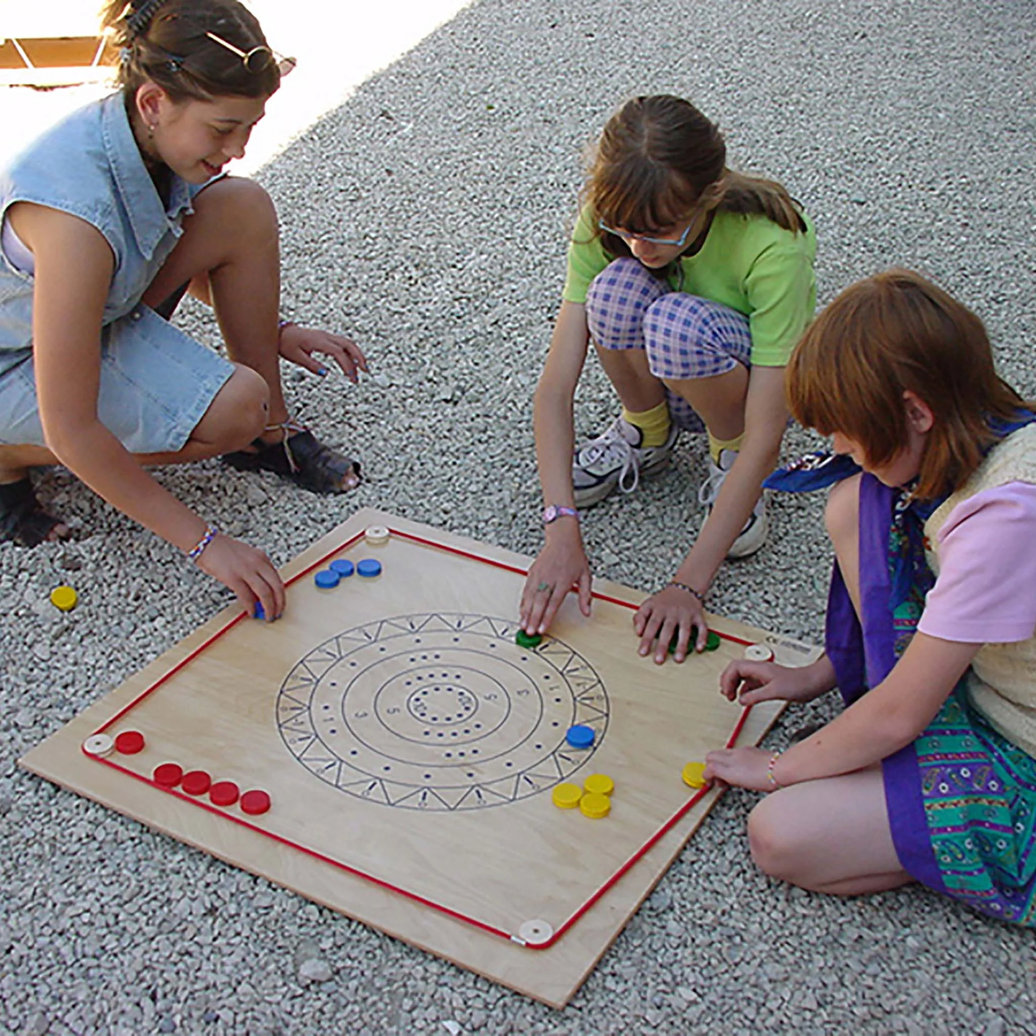auslegespiel, brettspiel, ludo-brett, kinder spielen, außen spiel