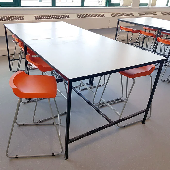 Schreibtisch, Tischplatte, Stuhl, Klassenzimmer, orange