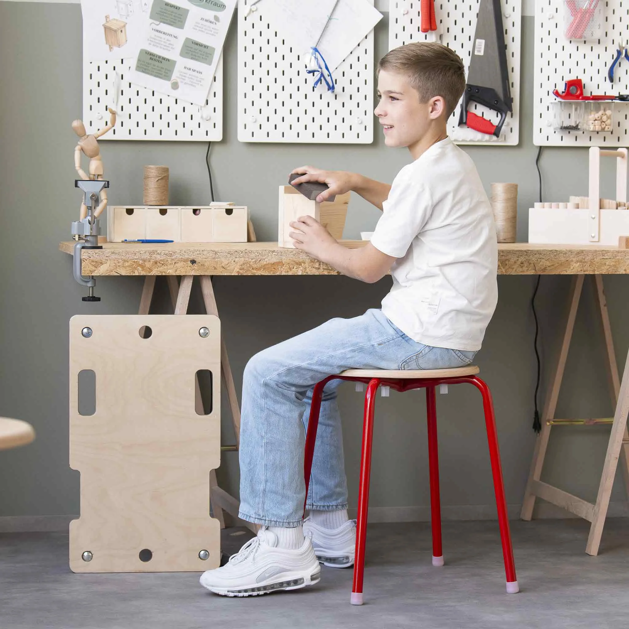 Holzspielzeug, Werkbank, Holzarbeiten, Kunststoff- und Holzmuster, Kleiner Handwerker