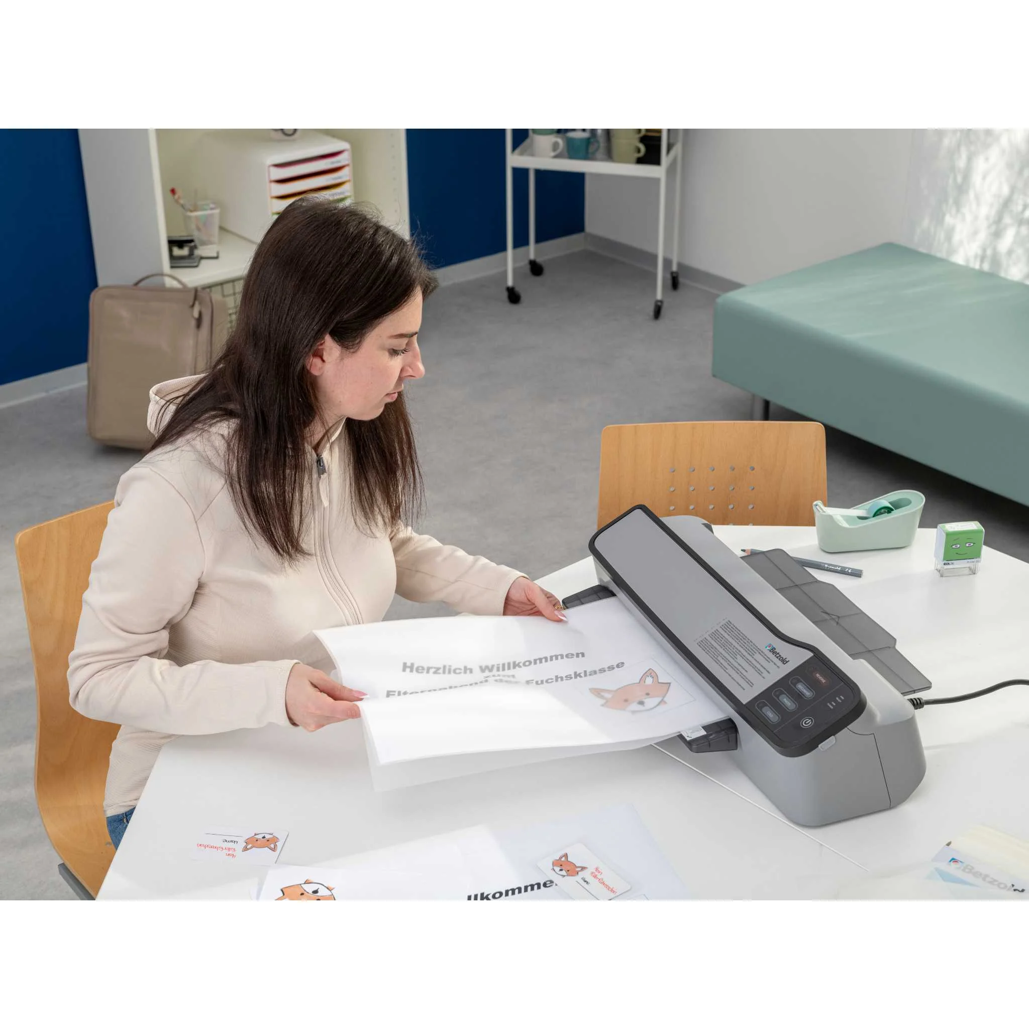 Dokumentenscanner, Büroausstattung, Schreibtisch-Setup, Gerät zum Scannen, Scanner
