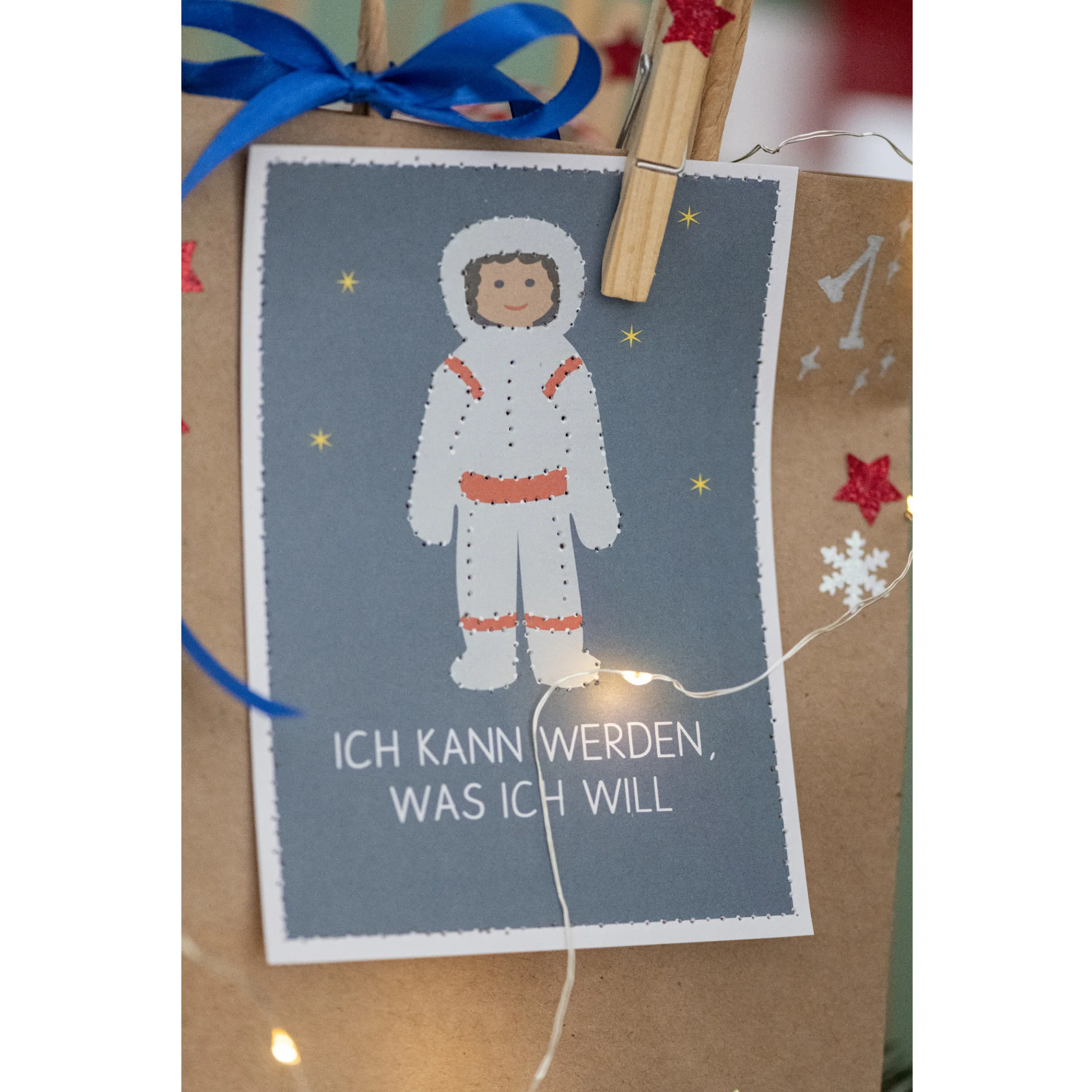 Adventskalender, Aufsteller, Papiertkarte, Astronaut, Weihnachtsmotiv