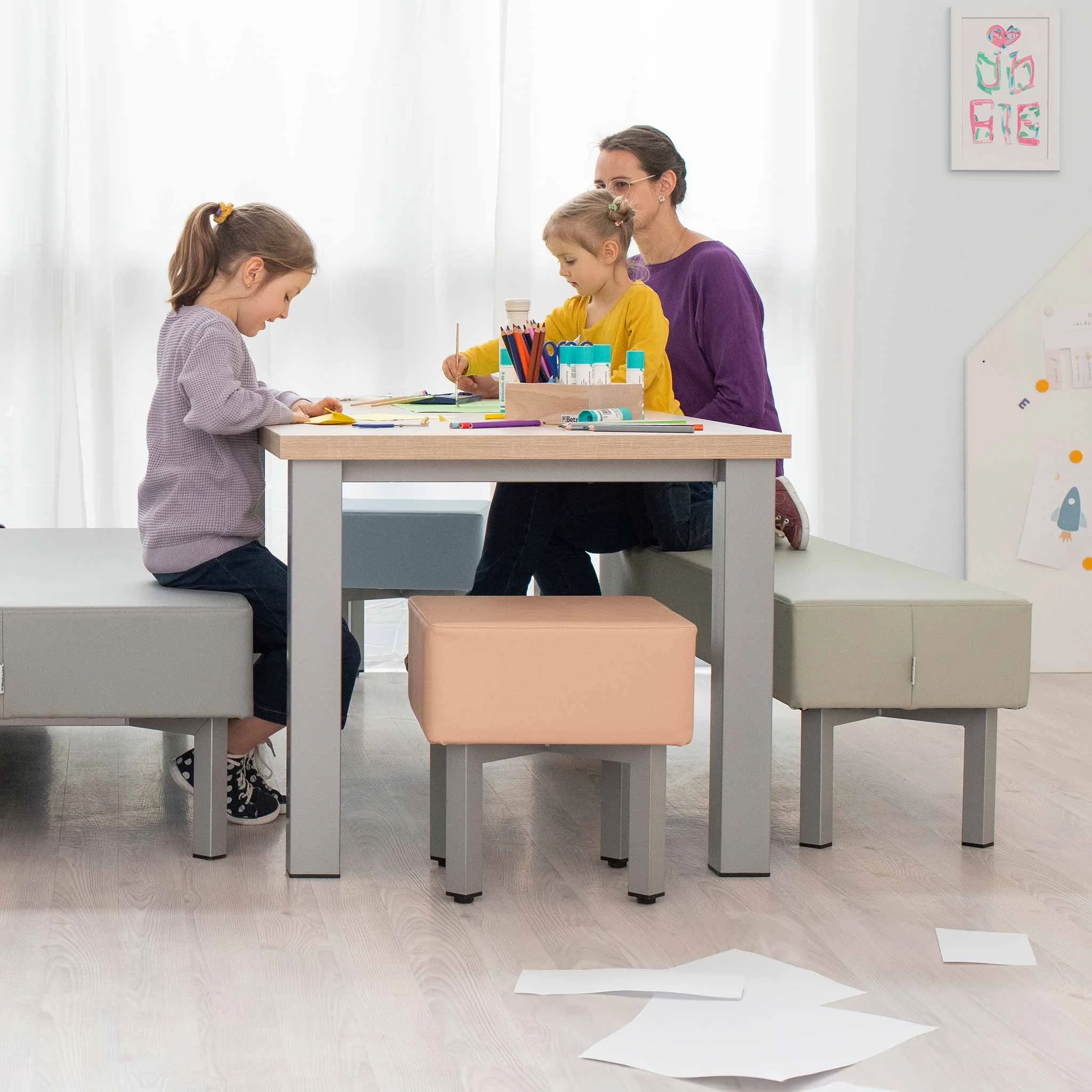 Kinderstuhl, Tisch, Basteln, Kreativset, Papier