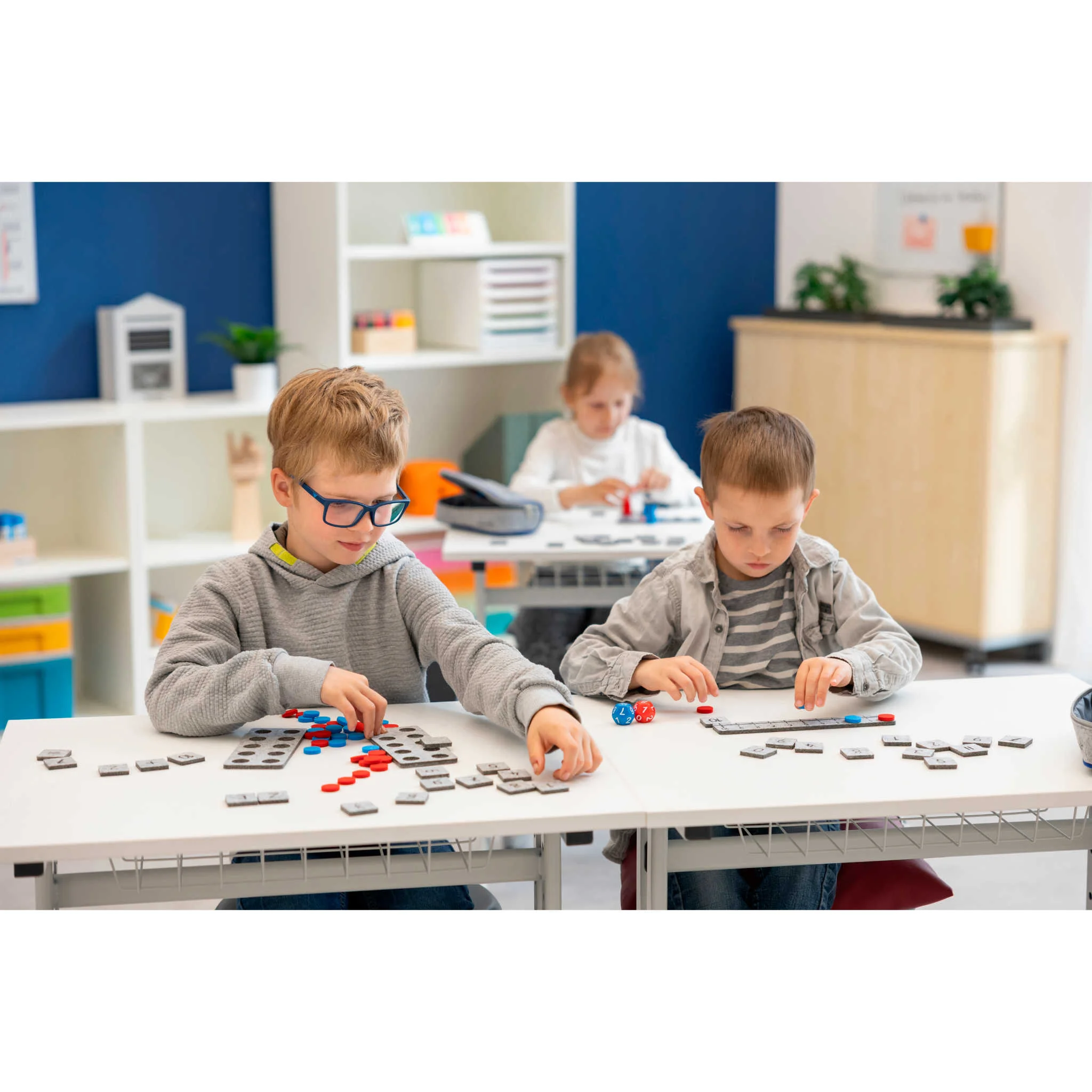 schule, kinder, lehrmittel, würfel, kärtchen